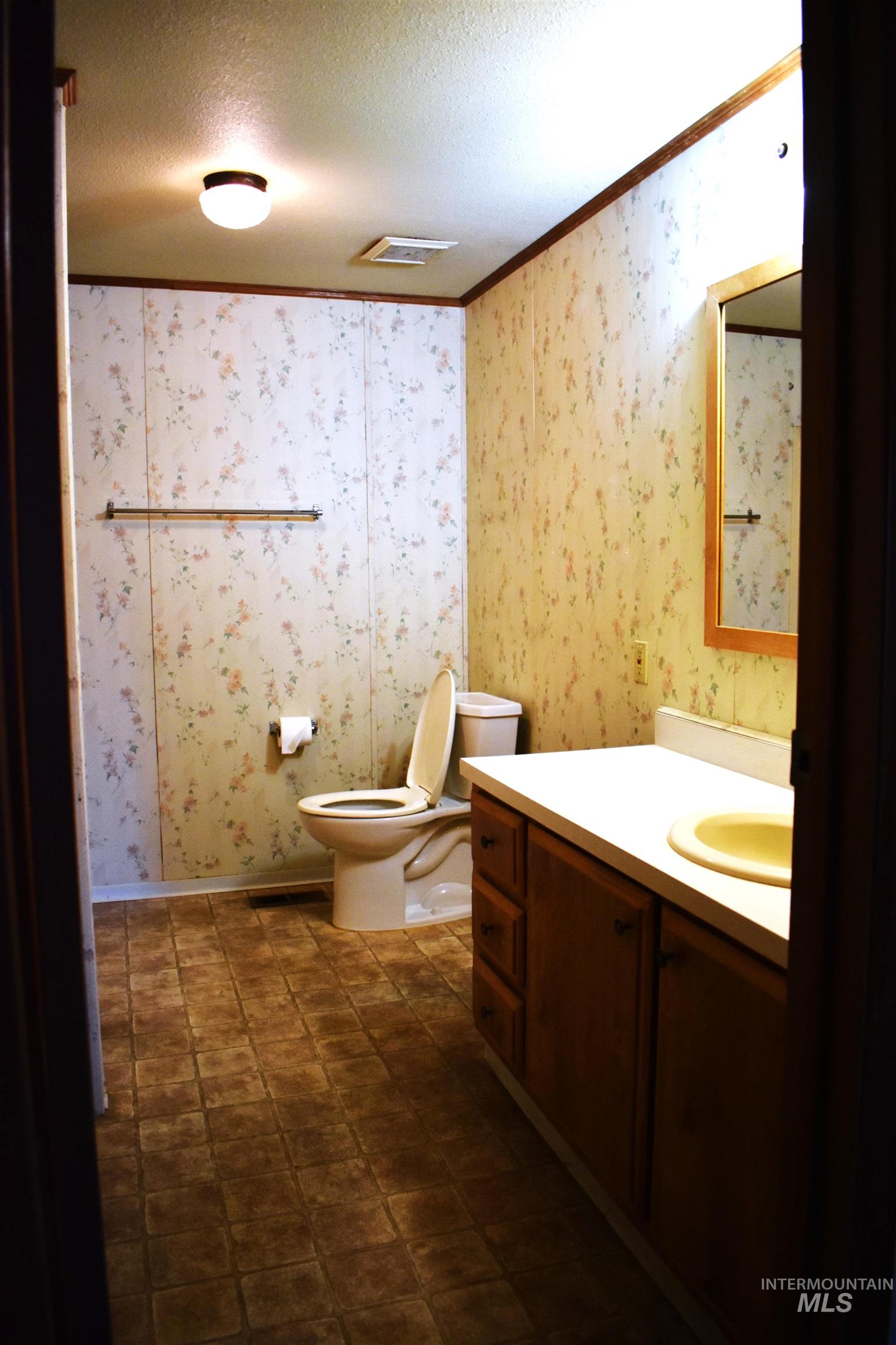 1907 West Flamingo Ave, Nampa, Idaho 83651, 2 Bedrooms, 2 Bathrooms, Residential For Sale, Price $164,900,MLS 98982969