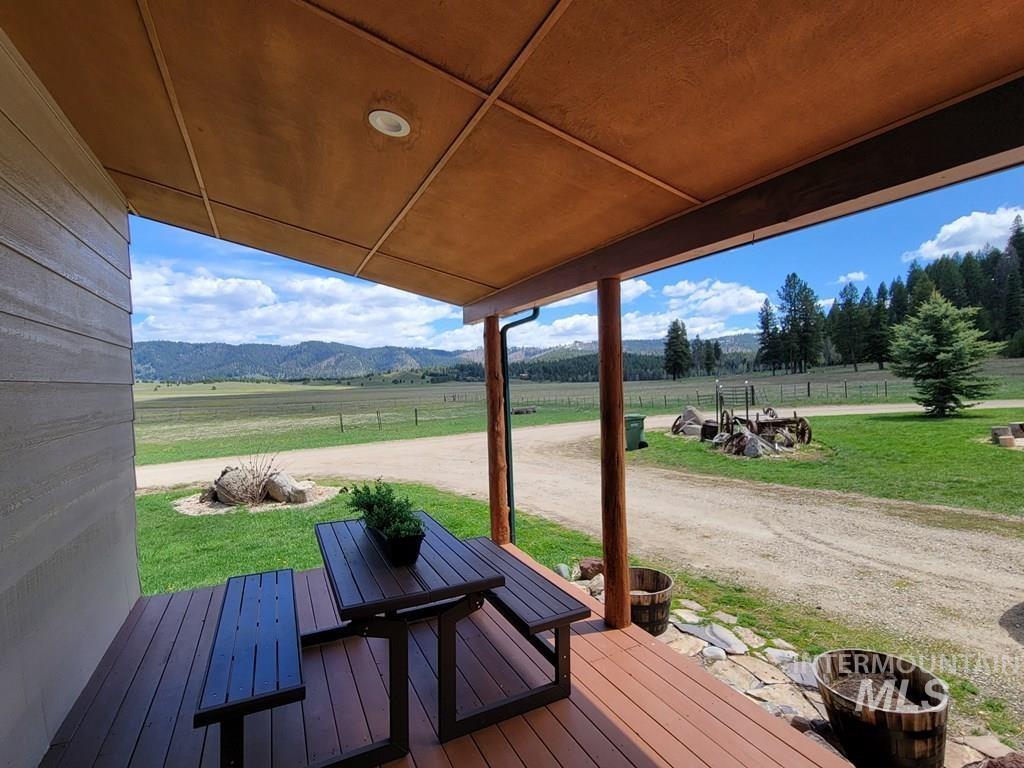 31/33 Bacon Creek Rd, Cascade, Idaho 83611, 8 Bedrooms, 9 Bathrooms, Residential For Sale, Price $3,250,000,MLS 98982973