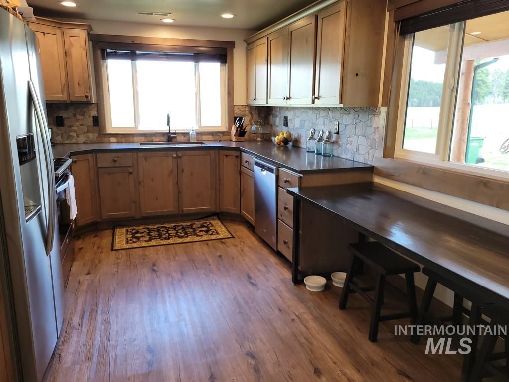 31/33 Bacon Creek Rd, Cascade, Idaho 83611, 8 Bedrooms, 9 Bathrooms, Residential For Sale, Price $3,250,000,MLS 98982973