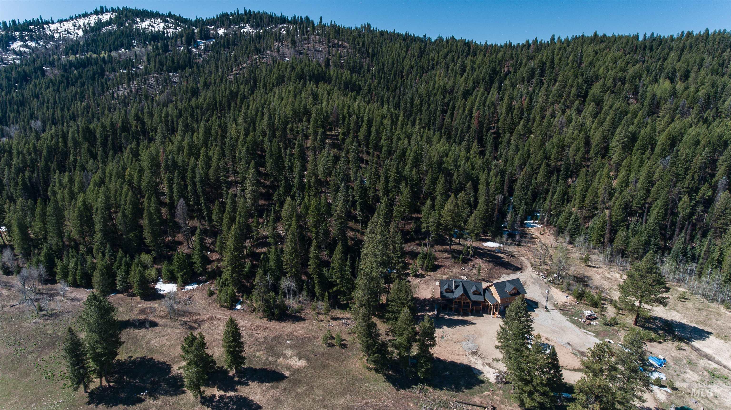 31/33 Bacon Creek Rd, Cascade, Idaho 83611, 8 Bedrooms, 9 Bathrooms, Residential For Sale, Price $2,495,000,MLS 98982973