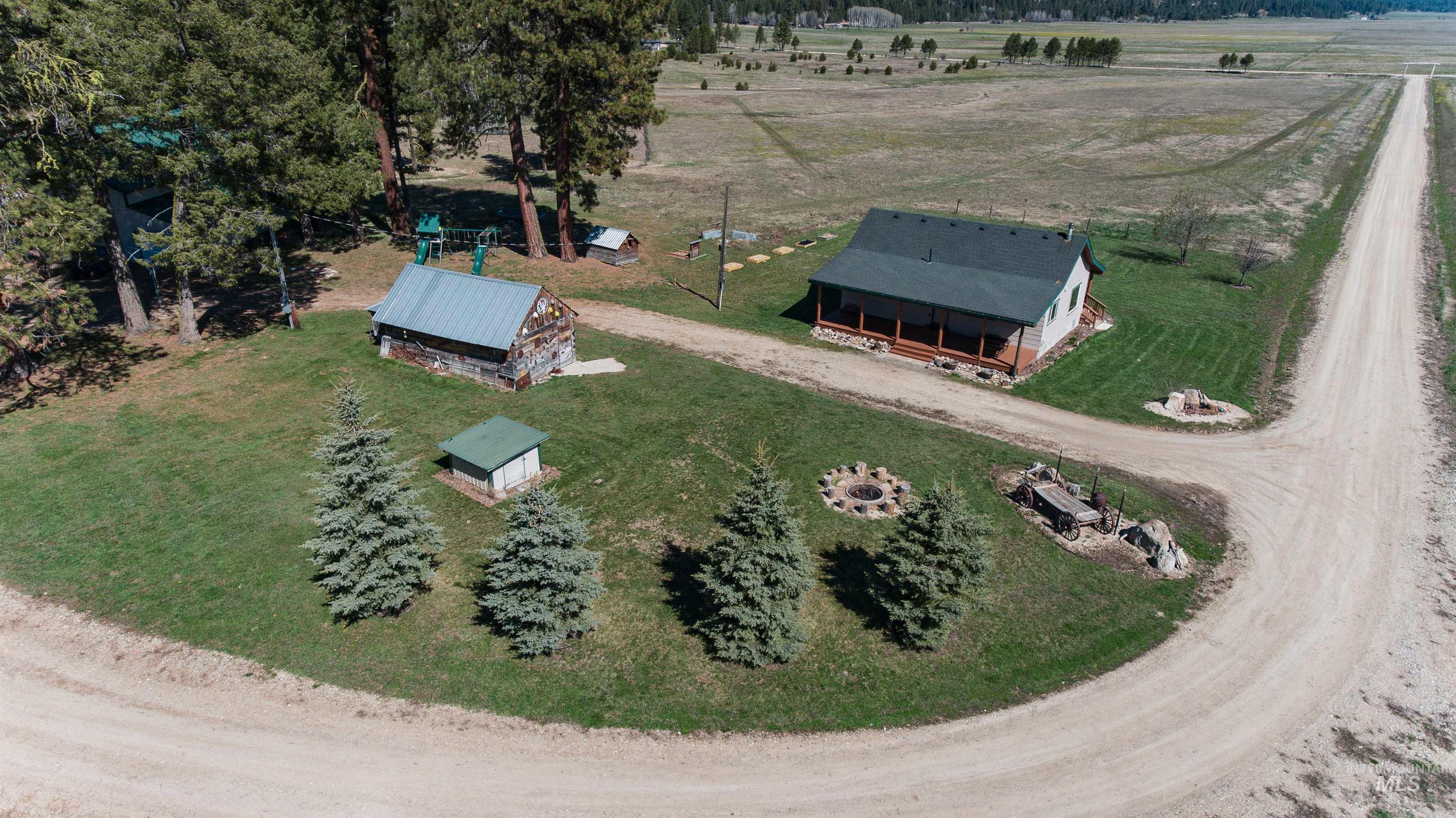 31/33 Bacon Creek Rd, Cascade, Idaho 83611, 8 Bedrooms, 9 Bathrooms, Residential For Sale, Price $2,495,000,MLS 98982973