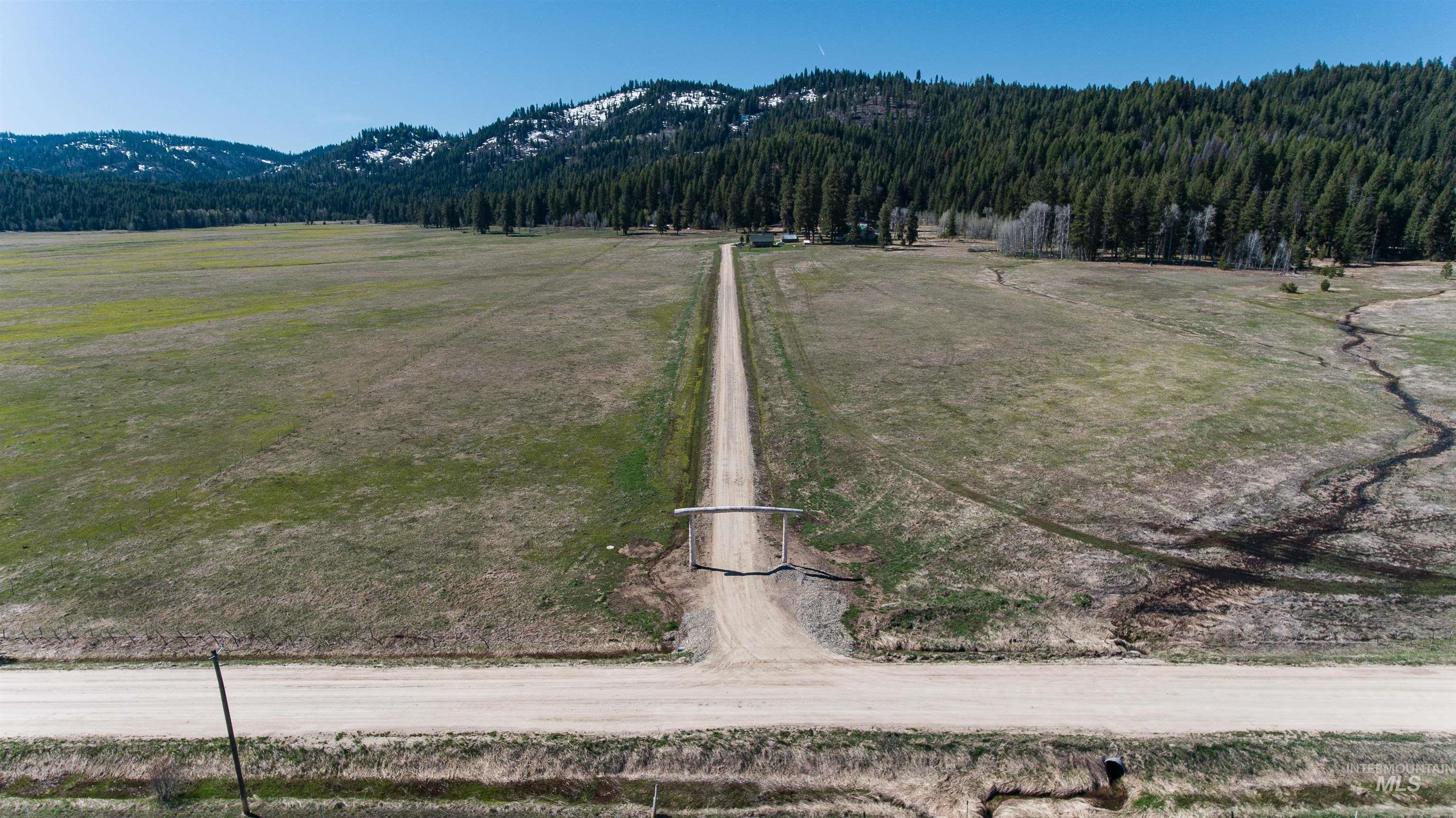 31/33 Bacon Creek Rd, Cascade, Idaho 83611, 8 Bedrooms, 9 Bathrooms, Residential For Sale, Price $2,495,000,MLS 98982973