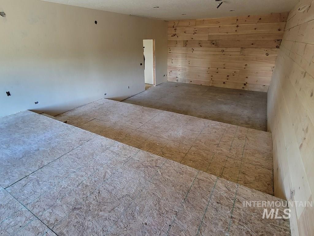 31/33 Bacon Creek Rd, Cascade, Idaho 83611, 8 Bedrooms, 9 Bathrooms, Residential For Sale, Price $3,250,000,MLS 98982973