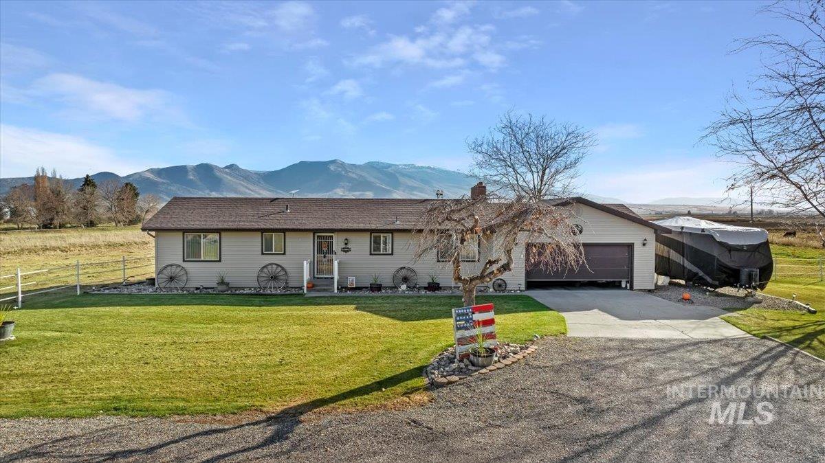 411 Mountain View Lane, Burley, Idaho 83318, 5 Bedrooms, 2 Bathrooms, Residential For Sale, Price $500,000,MLS 98982975