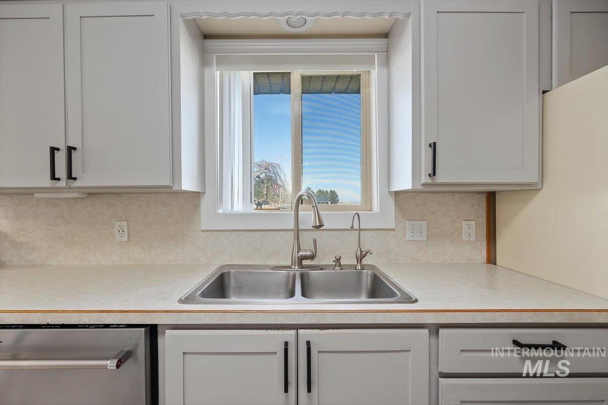 411 Mountain View Lane, Burley, Idaho 83318, 5 Bedrooms, 2 Bathrooms, Residential For Sale, Price $500,000,MLS 98982975