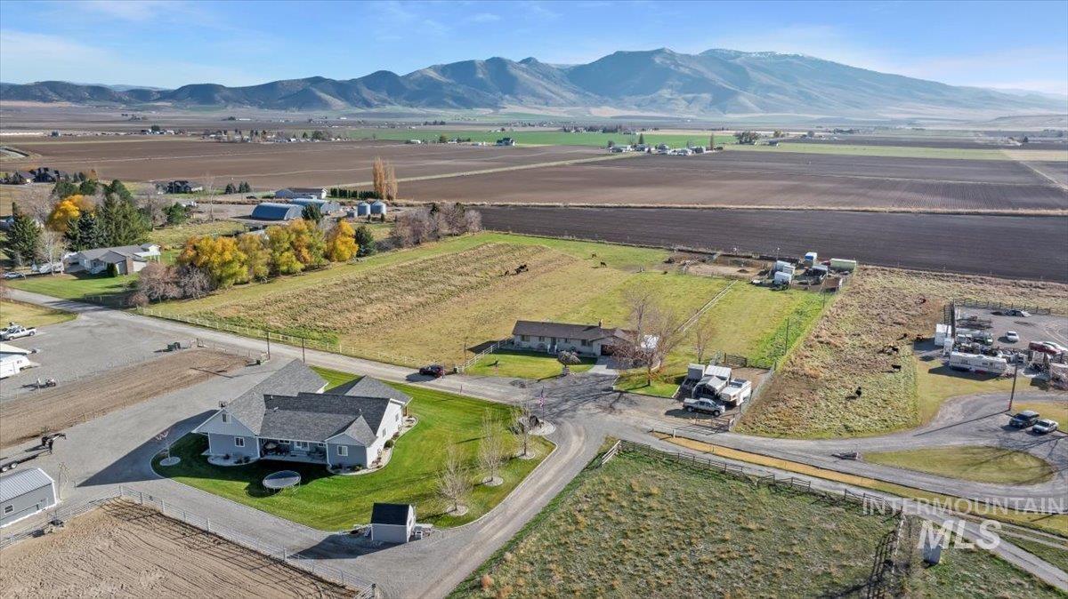 411 Mountain View Lane, Burley, Idaho 83318, 5 Bedrooms, 2 Bathrooms, Residential For Sale, Price $500,000,MLS 98982975