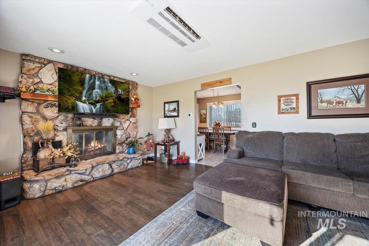 411 Mountain View Lane, Burley, Idaho 83318, 5 Bedrooms, 2 Bathrooms, Residential For Sale, Price $500,000,MLS 98982975