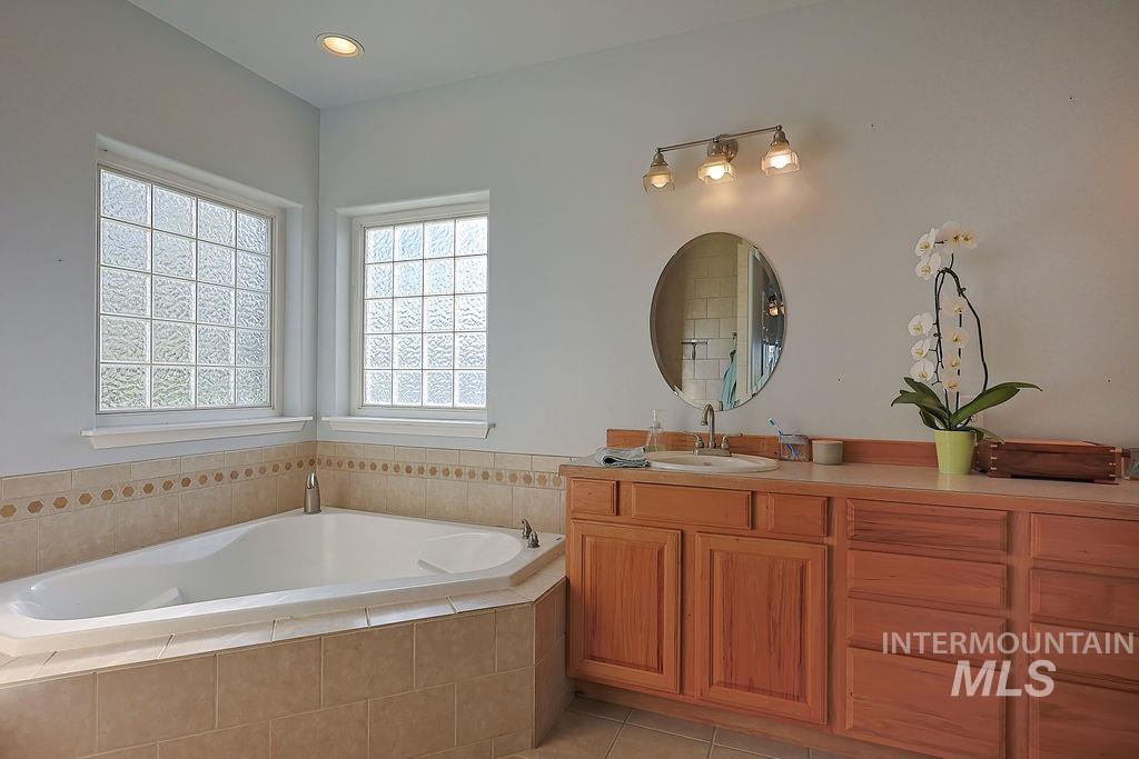 24 Harris Circle, Shoshone, Idaho 83352, 3 Bedrooms, 2.5 Bathrooms, Residential For Sale, Price $650,000, 98982977