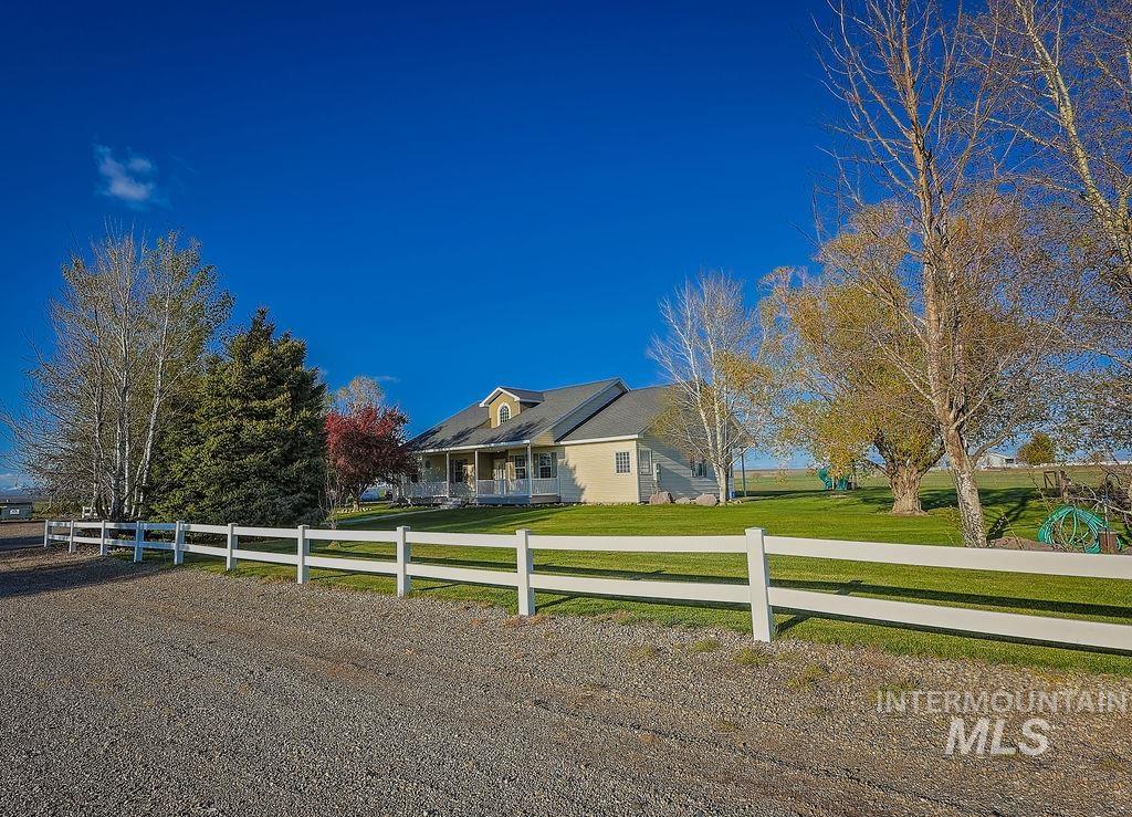 24 Harris Circle, Shoshone, Idaho 83352, 3 Bedrooms, 2.5 Bathrooms, Residential For Sale, Price $650,000, 98982977