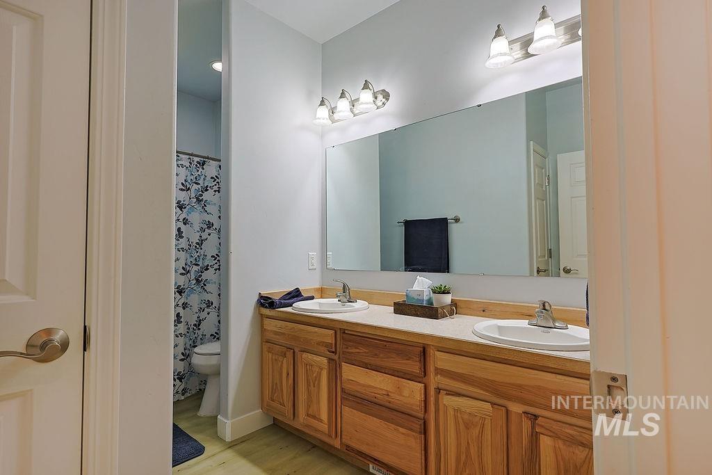 24 Harris Circle, Shoshone, Idaho 83352, 3 Bedrooms, 2.5 Bathrooms, Residential For Sale, Price $650,000, 98982977