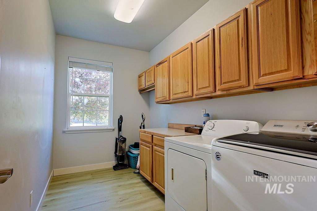 24 Harris Circle, Shoshone, Idaho 83352, 3 Bedrooms, 2.5 Bathrooms, Residential For Sale, Price $650,000, 98982977