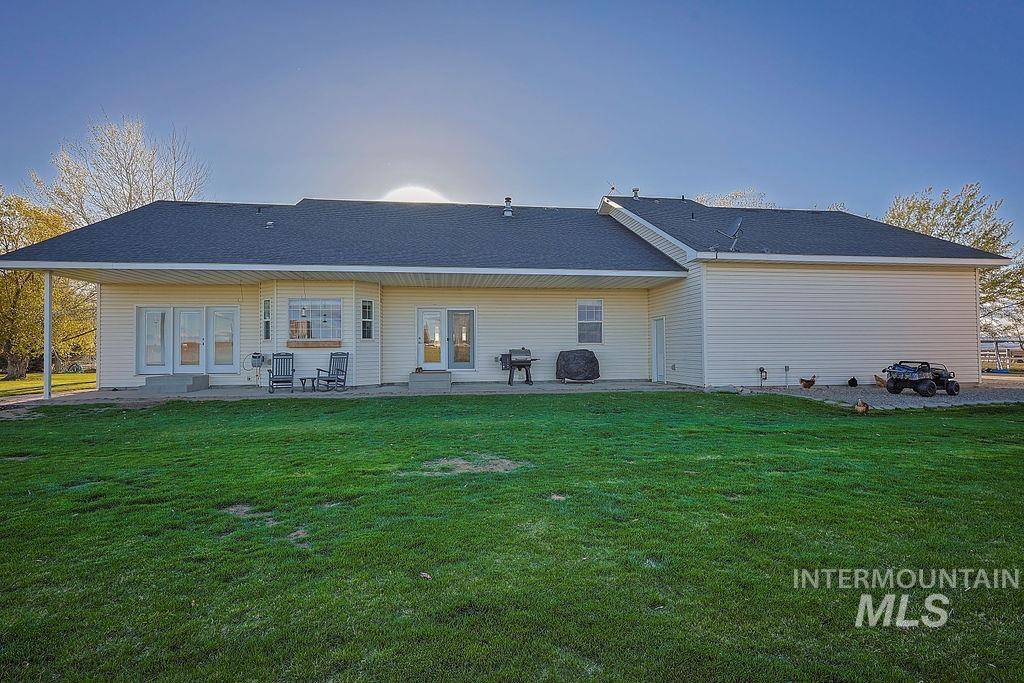 24 Harris Circle, Shoshone, Idaho 83352, 3 Bedrooms, 2.5 Bathrooms, Residential For Sale, Price $650,000, 98982977