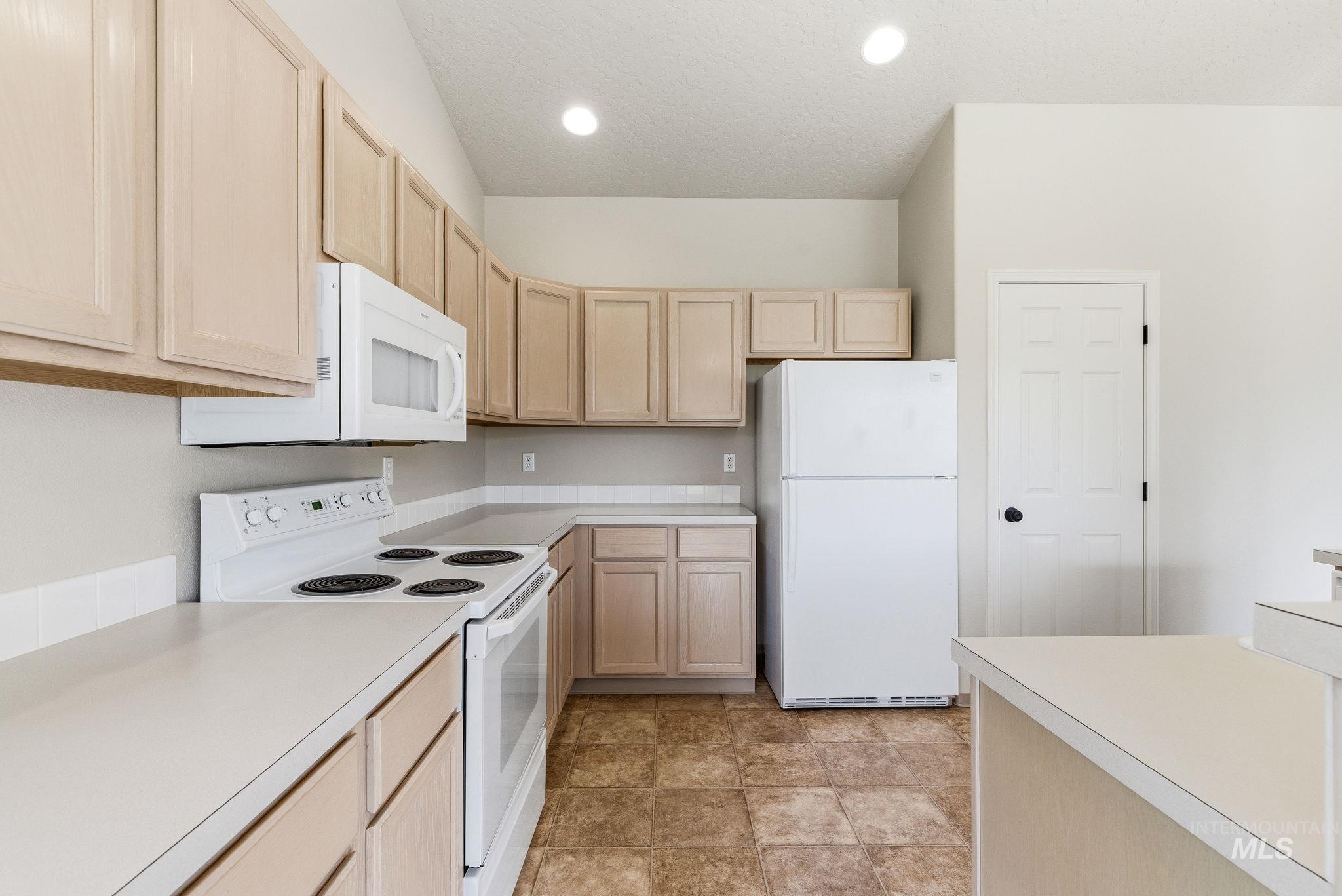 2363 River Oaks Dr., Nampa, Idaho 83686-6413, 2 Bedrooms, 2 Bathrooms, Residential For Sale, Price $399,999, 98982980