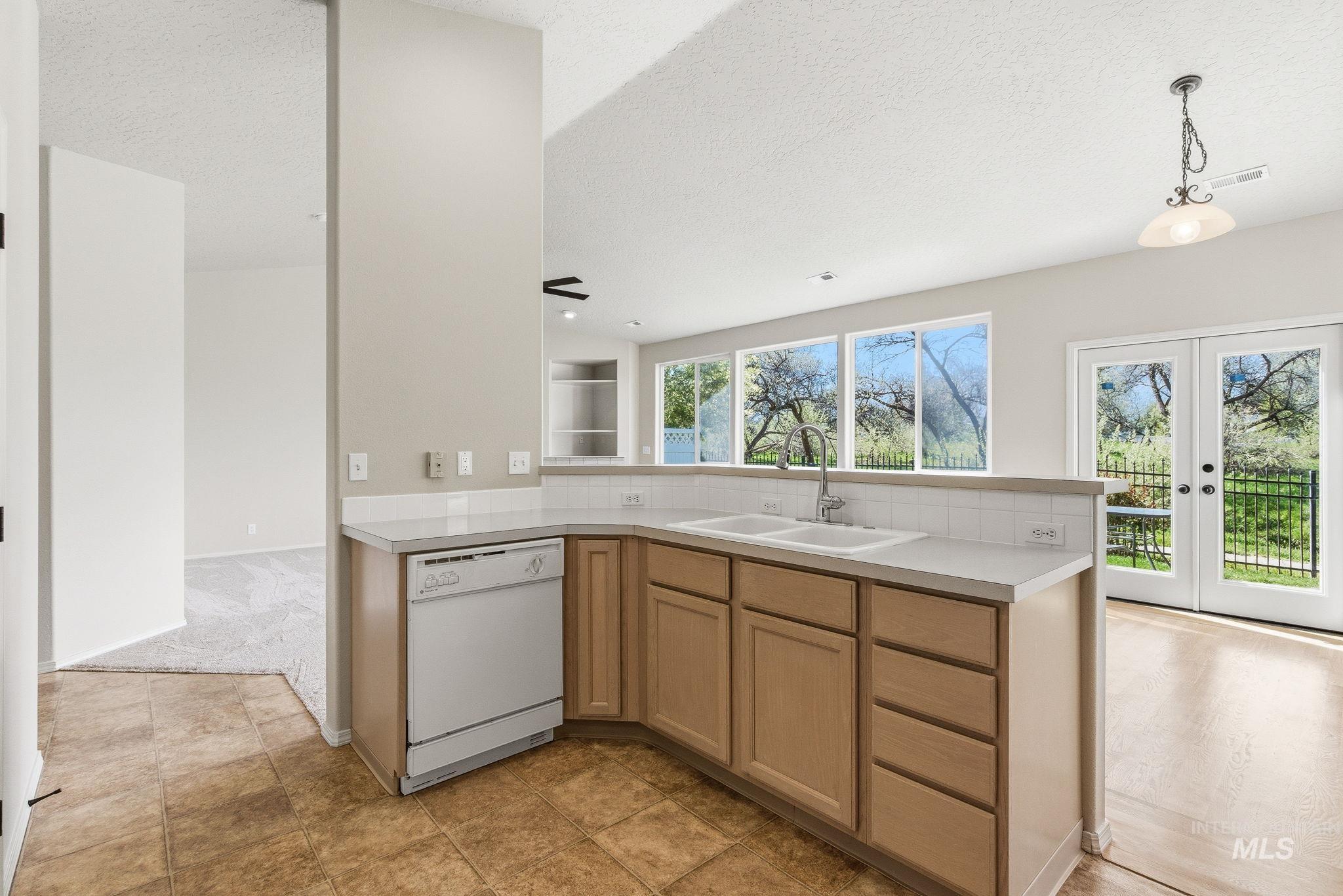 2363 River Oaks Dr., Nampa, Idaho 83686-6413, 2 Bedrooms, 2 Bathrooms, Residential For Sale, Price $399,999, 98982980