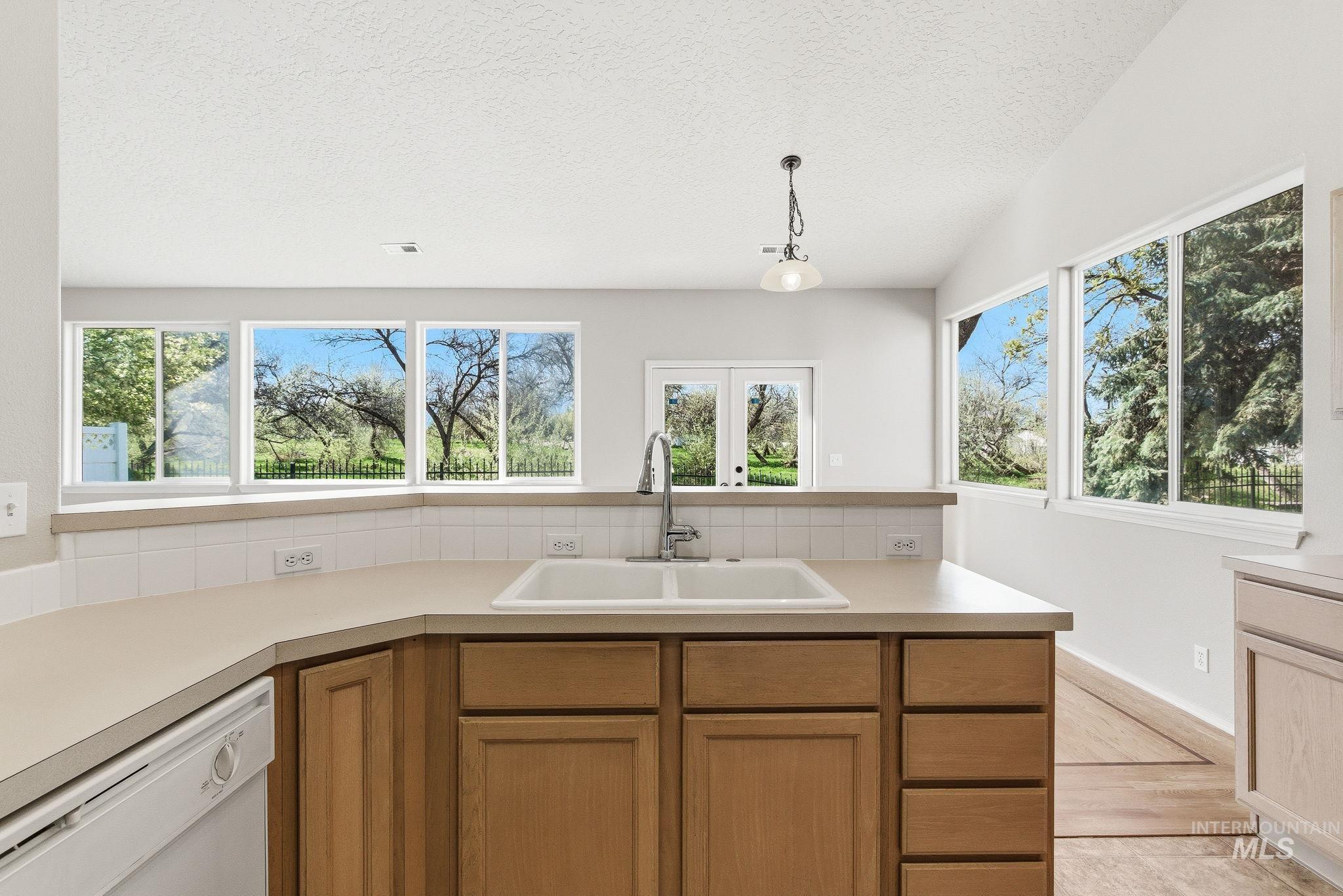 2363 River Oaks Dr., Nampa, Idaho 83686-6413, 2 Bedrooms, 2 Bathrooms, Residential For Sale, Price $399,999, 98982980