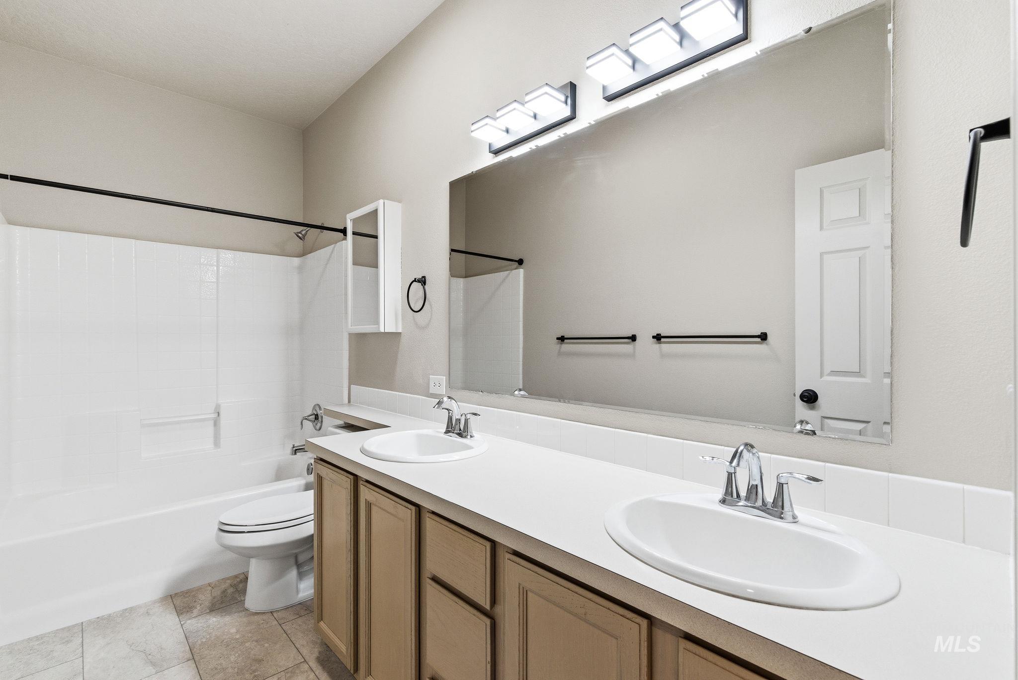 2363 River Oaks Dr., Nampa, Idaho 83686-6413, 2 Bedrooms, 2 Bathrooms, Residential For Sale, Price $399,999, 98982980