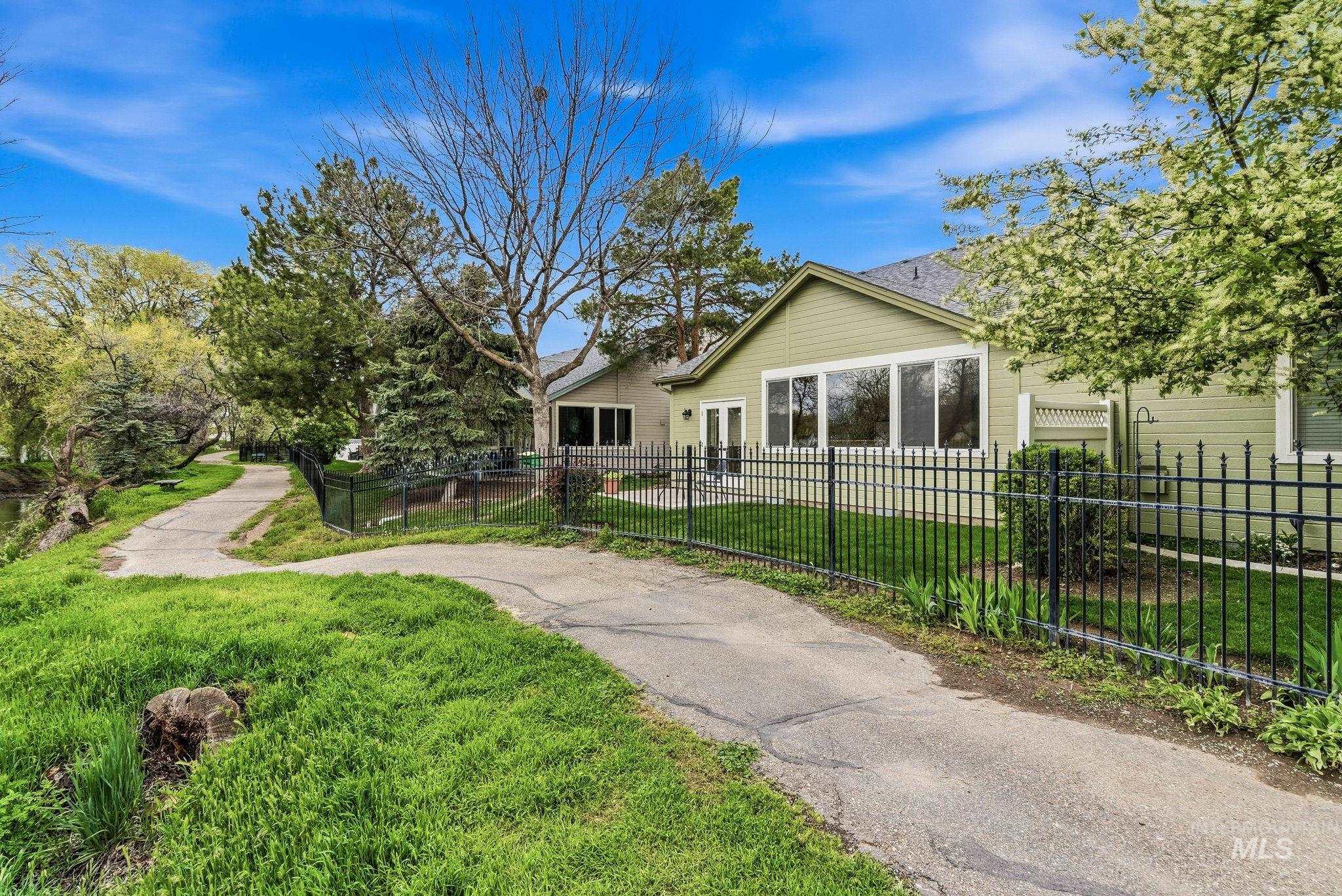 2363 River Oaks Dr., Nampa, Idaho 83686-6413, 2 Bedrooms, 2 Bathrooms, Residential For Sale, Price $399,999, 98982980