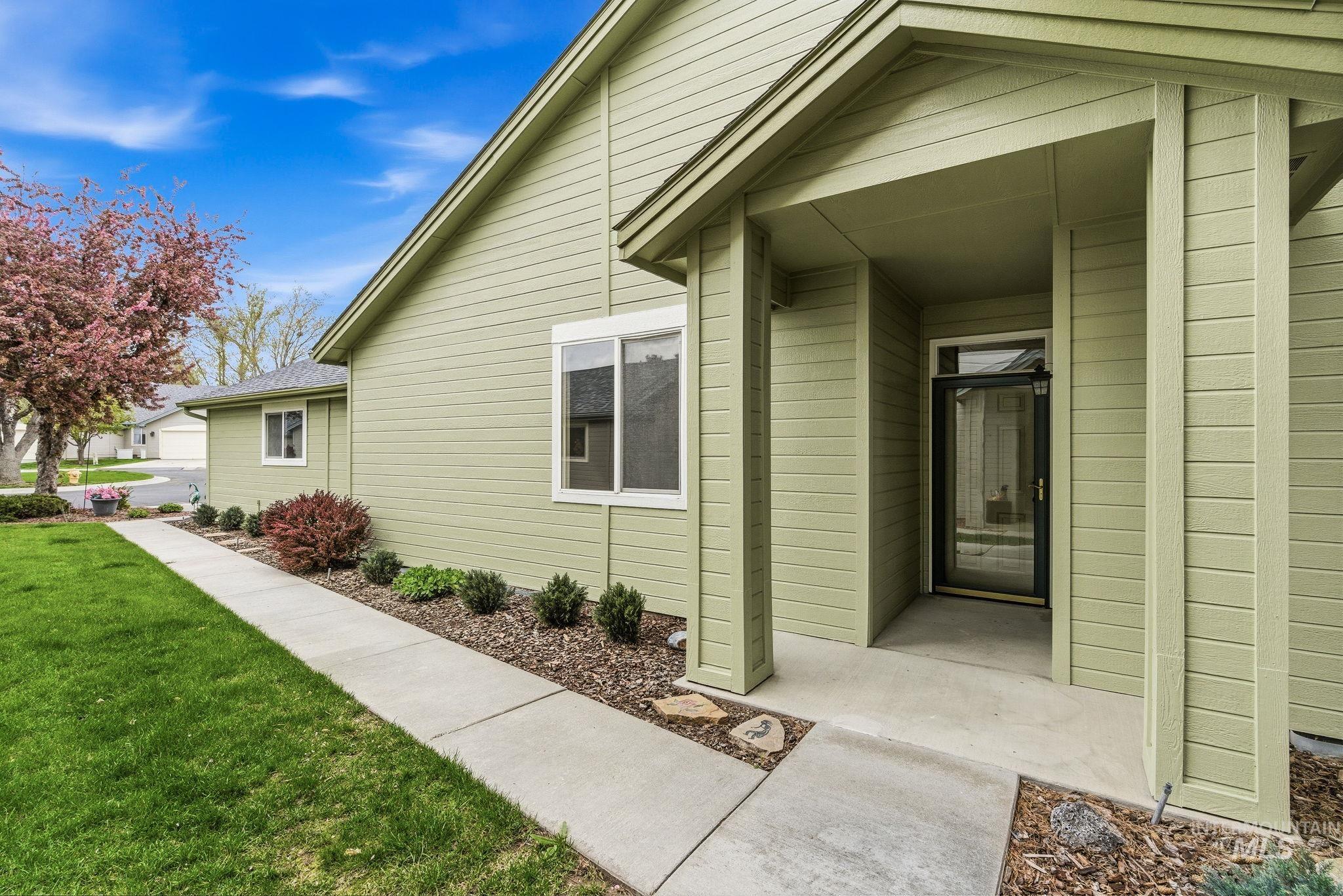 2363 River Oaks Dr., Nampa, Idaho 83686-6413, 2 Bedrooms, 2 Bathrooms, Residential For Sale, Price $399,999, 98982980
