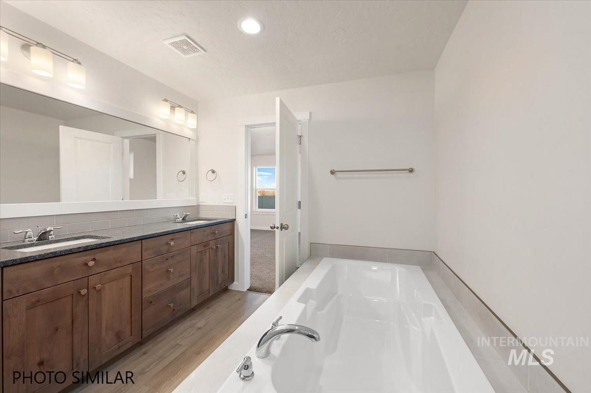 522 Bobcat St., Fruitland, Idaho 83619, 3 Bedrooms, 2 Bathrooms, Residential For Sale, Price $429,699, 98982983