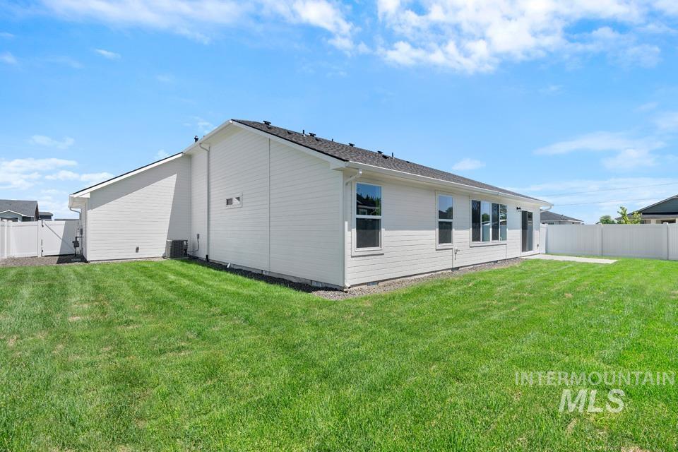 522 Bobcat St., Fruitland, Idaho 83619, 3 Bedrooms, 2 Bathrooms, Residential For Sale, Price $429,699,MLS 98982983