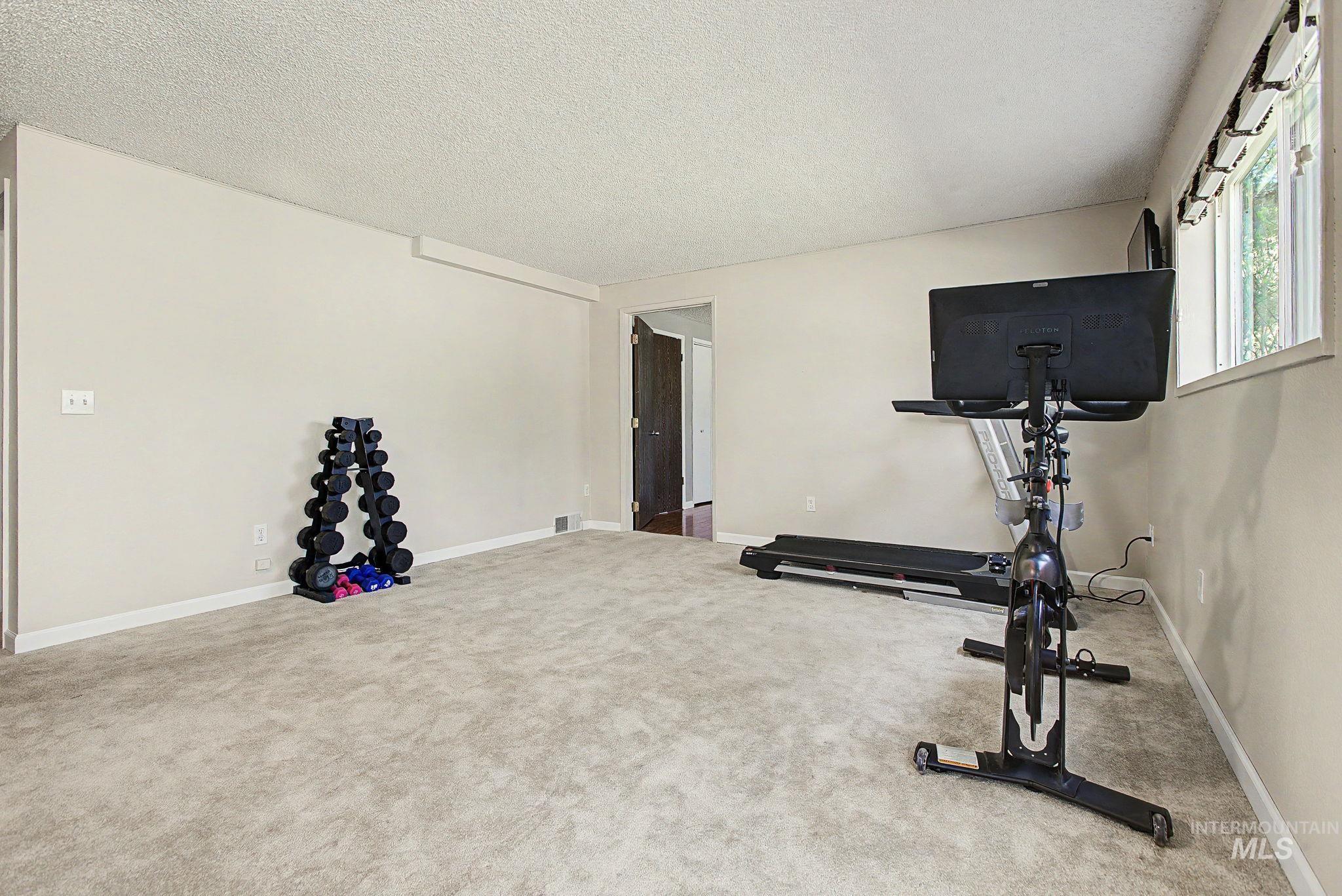 501 Karin Avenue, Lewiston, Idaho 83501-3865, 5 Bedrooms, 2 Bathrooms, Residential For Sale, Price $474,900, 98982984