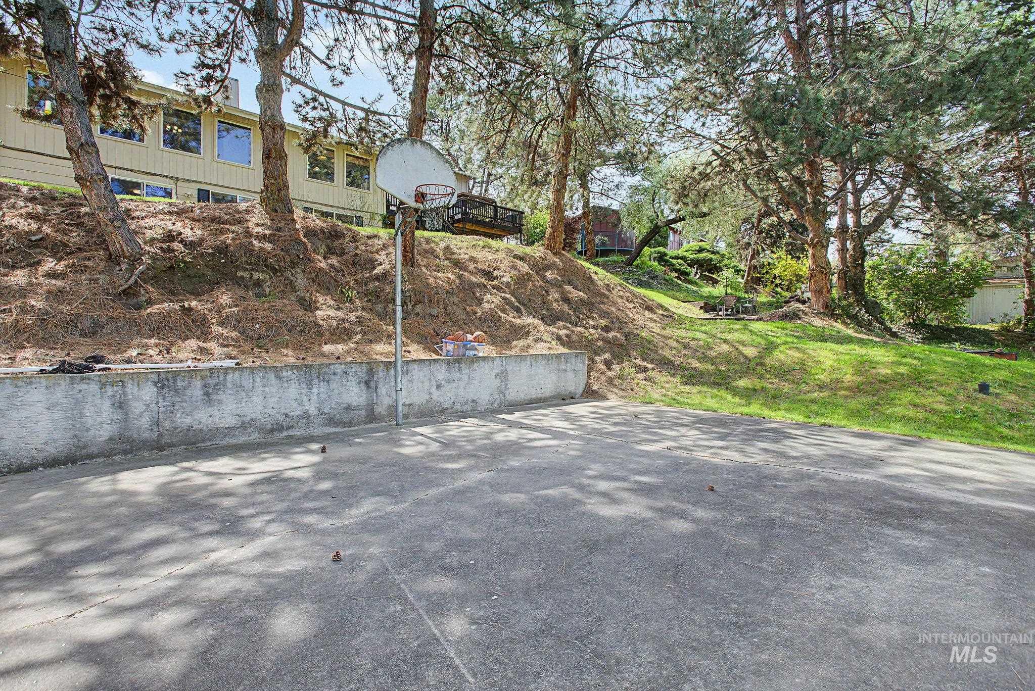 501 Karin Avenue, Lewiston, Idaho 83501-3865, 5 Bedrooms, 2 Bathrooms, Residential For Sale, Price $474,900, 98982984