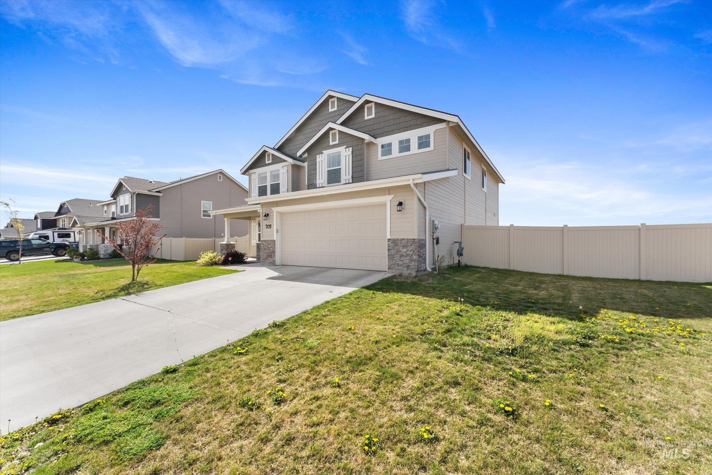 705 SW Raelynn St, Mountain Home, Idaho 83647, 4 Bedrooms, 2.5 Bathrooms, Residential For Sale, Price $465,000,MLS 98982988
