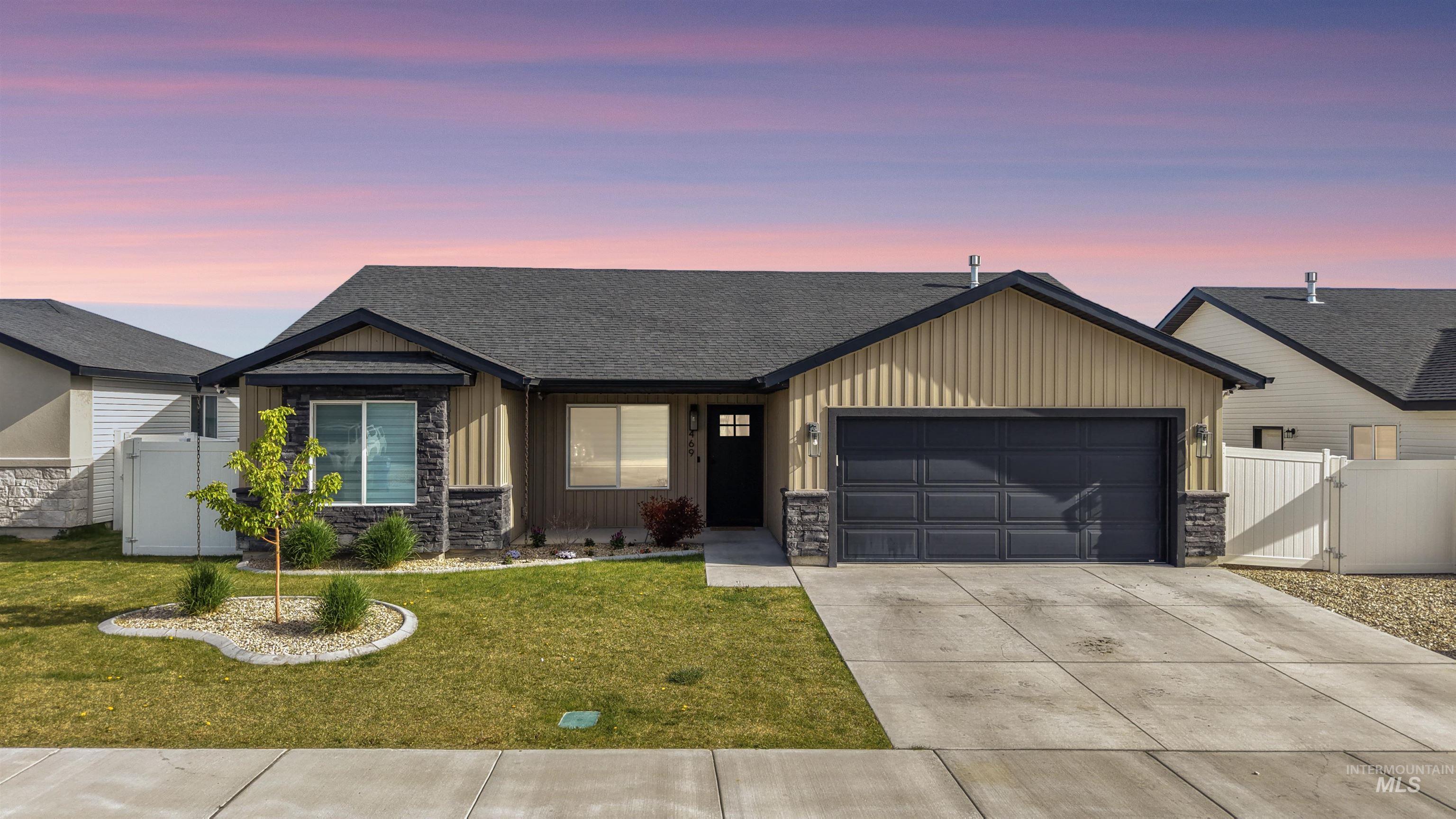469 Jesse Ave, Twin Falls, Idaho 83301, 4 Bedrooms, 2 Bathrooms, Residential For Sale, Price $390,000,MLS 98982990