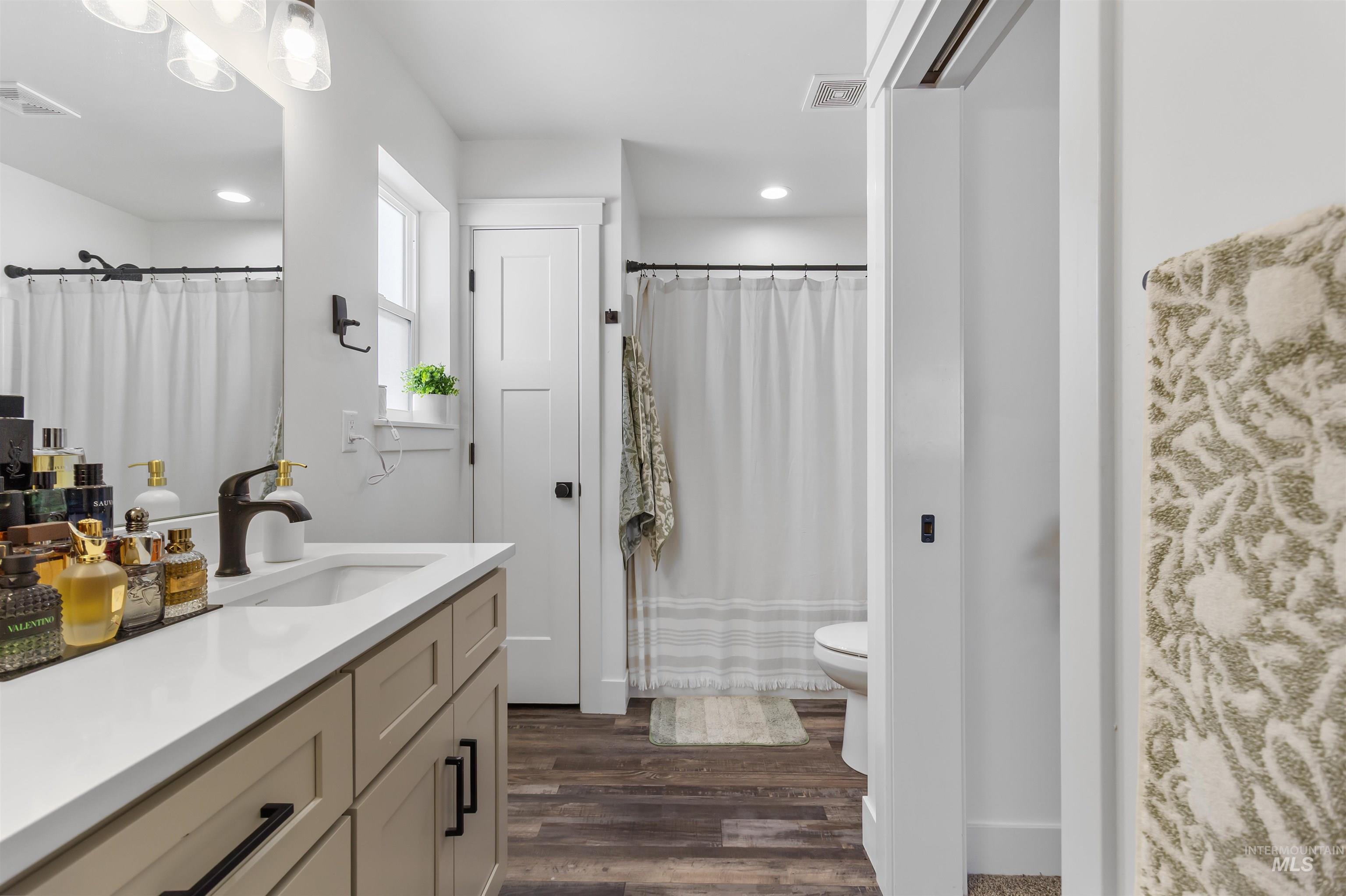 469 Jesse Ave, Twin Falls, Idaho 83301, 4 Bedrooms, 2 Bathrooms, Residential For Sale, Price $390,000, 98982990