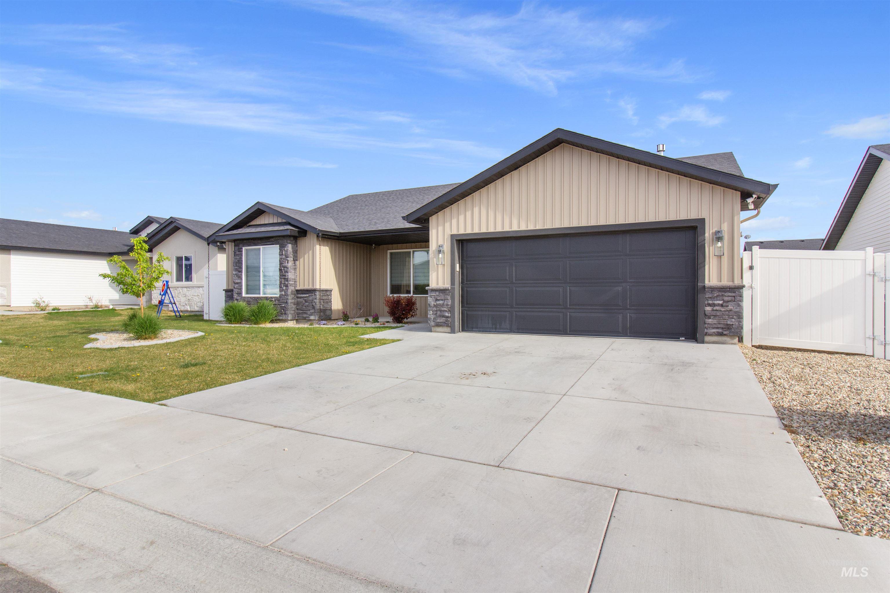 469 Jesse Ave, Twin Falls, Idaho 83301, 4 Bedrooms, 2 Bathrooms, Residential For Sale, Price $390,000, 98982990