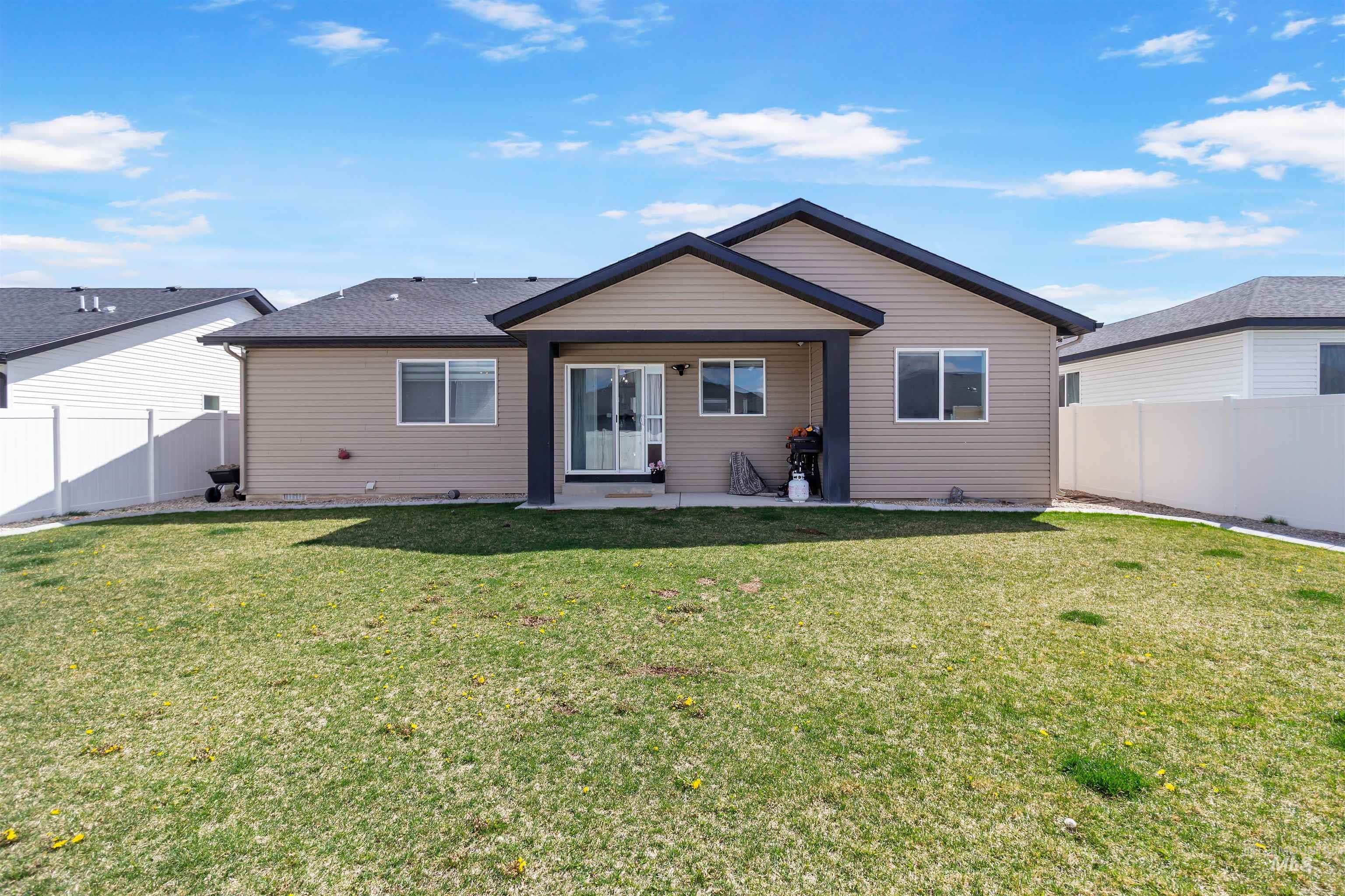 469 Jesse Ave, Twin Falls, Idaho 83301, 4 Bedrooms, 2 Bathrooms, Residential For Sale, Price $390,000, 98982990