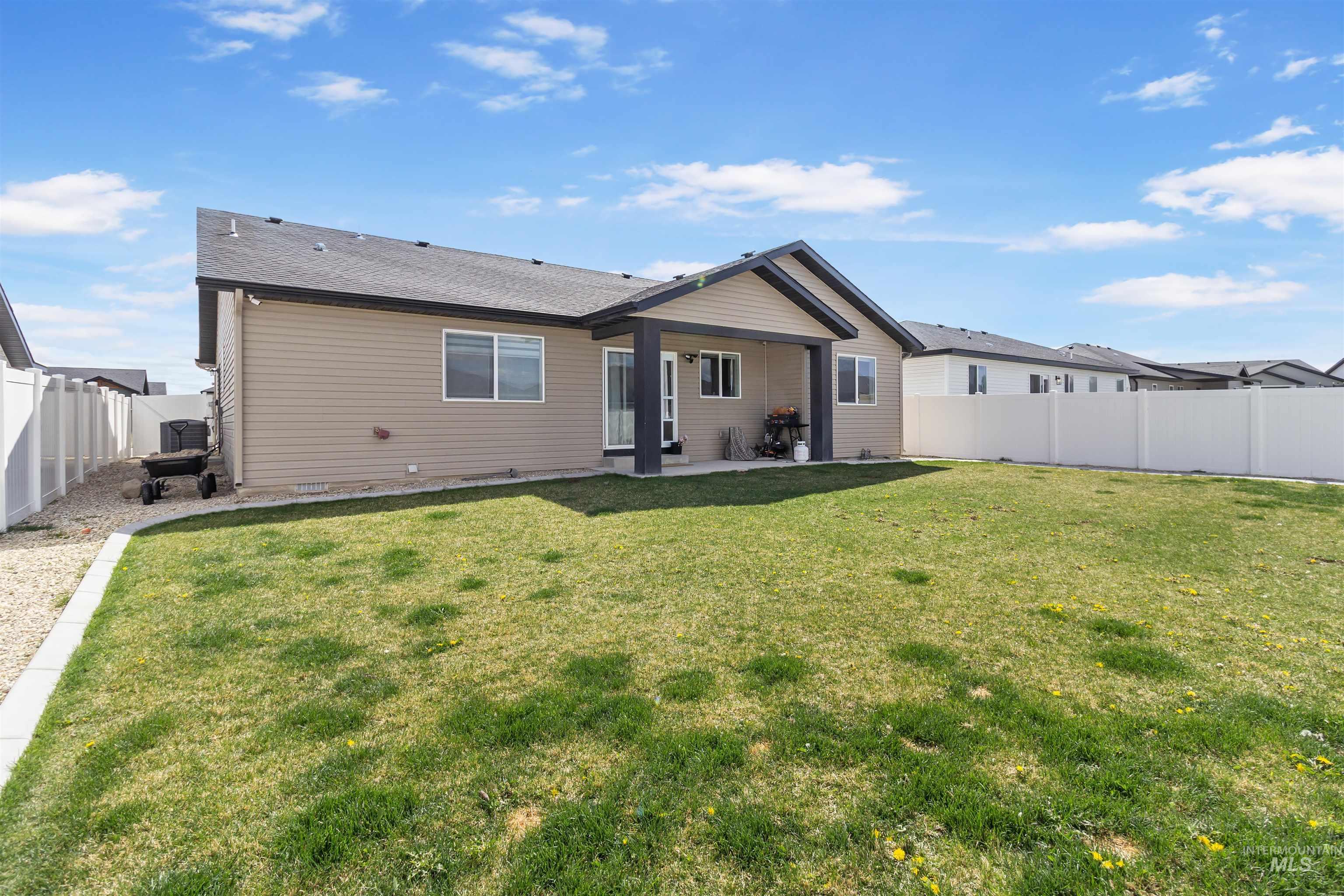 469 Jesse Ave, Twin Falls, Idaho 83301, 4 Bedrooms, 2 Bathrooms, Residential For Sale, Price $390,000, 98982990