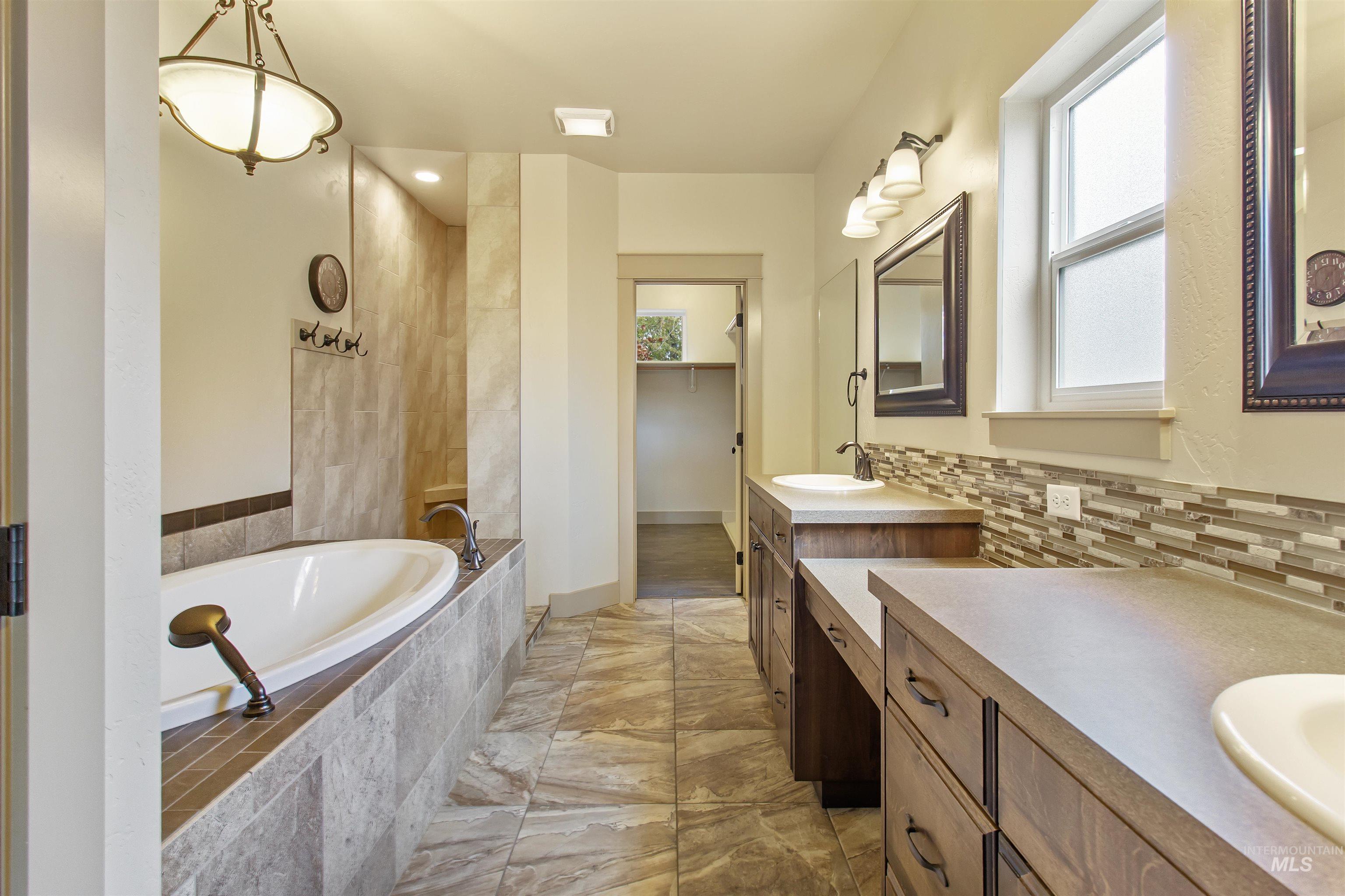 525 Shadetree Trail, Twin Falls, Idaho 83301, 3 Bedrooms, 2.5 Bathrooms, Residential For Sale, Price $555,000, 98982992