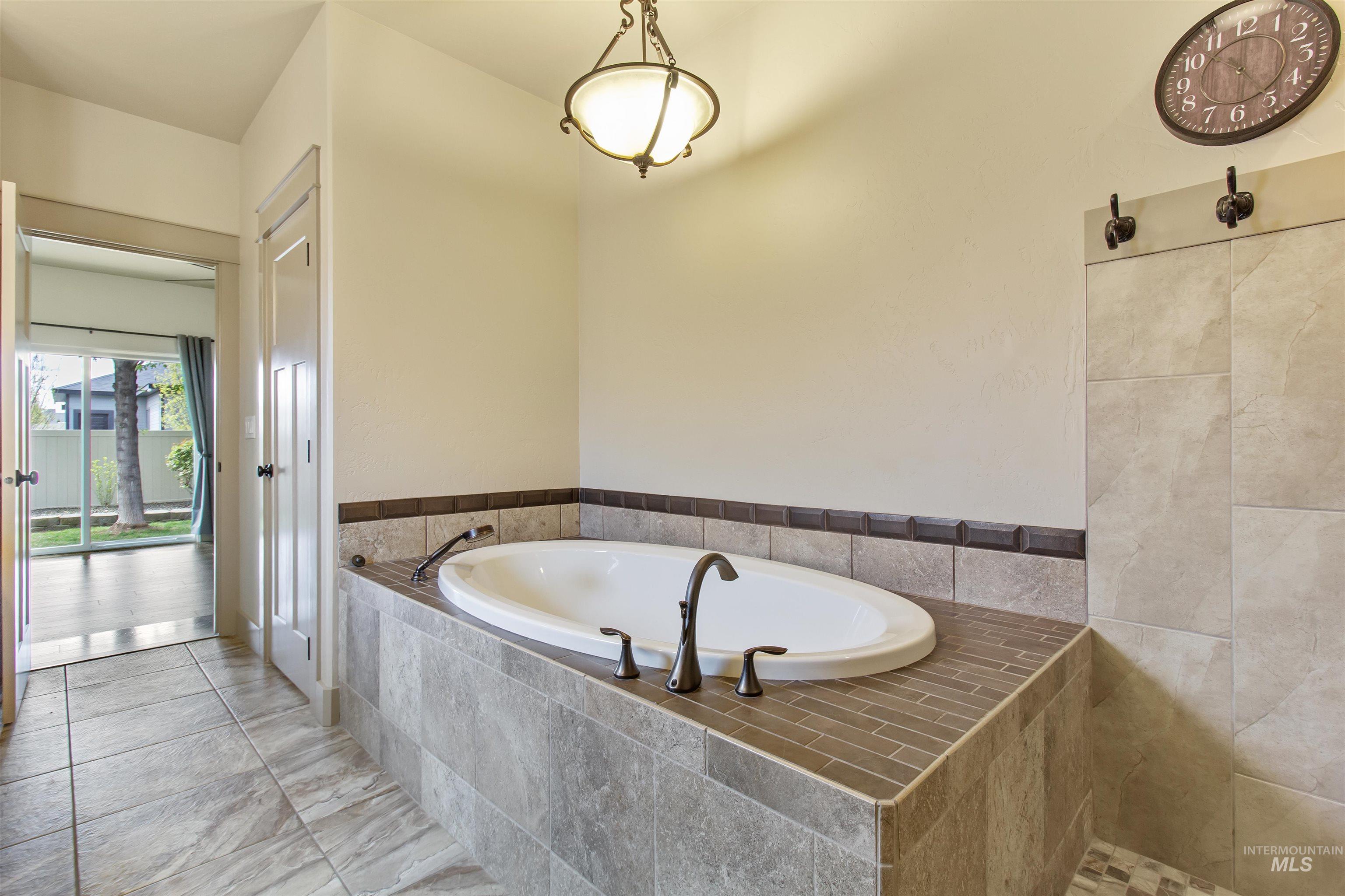 525 Shadetree Trail, Twin Falls, Idaho 83301, 3 Bedrooms, 2.5 Bathrooms, Residential For Sale, Price $555,000, 98982992