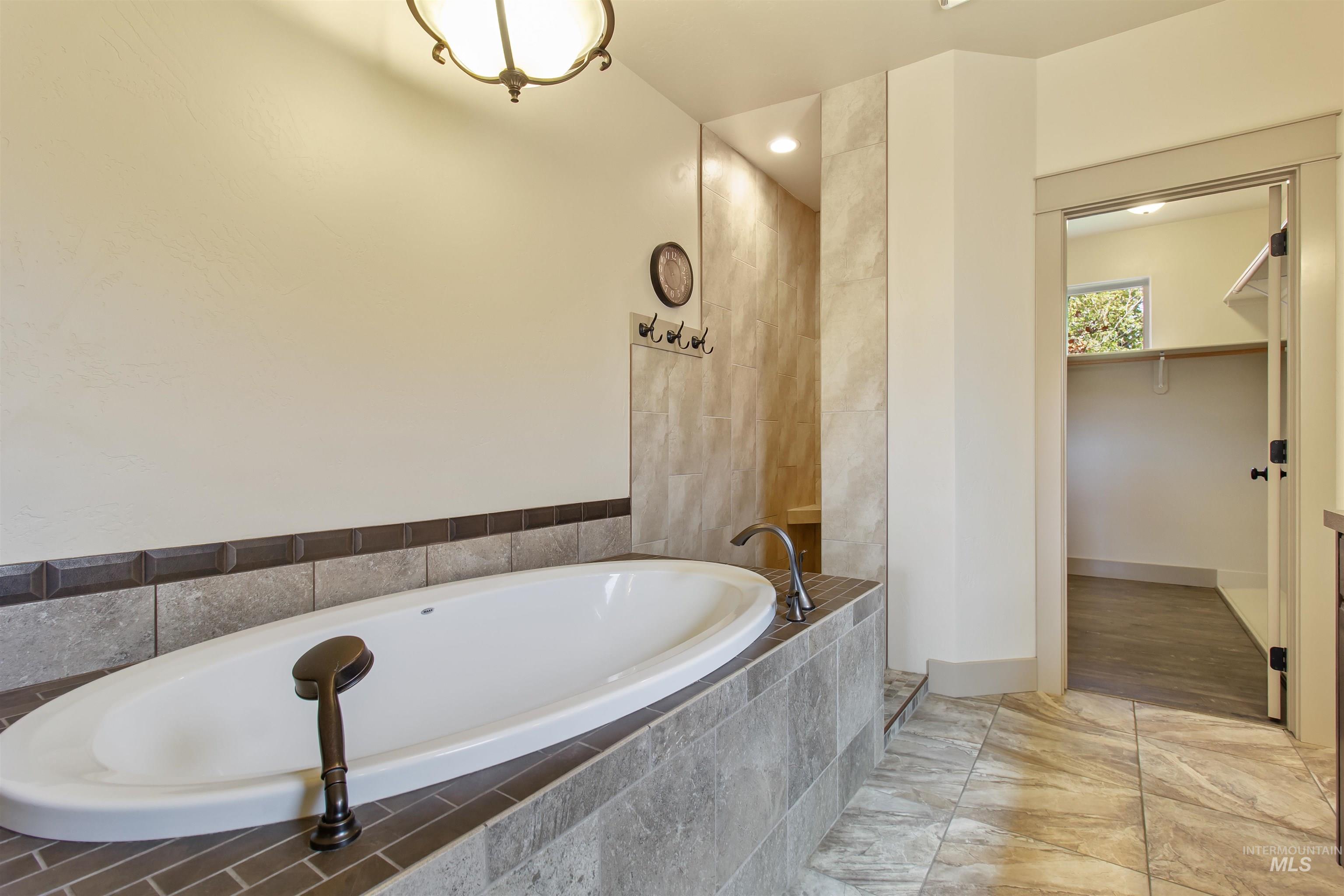 525 Shadetree Trail, Twin Falls, Idaho 83301, 3 Bedrooms, 2.5 Bathrooms, Residential For Sale, Price $555,000, 98982992