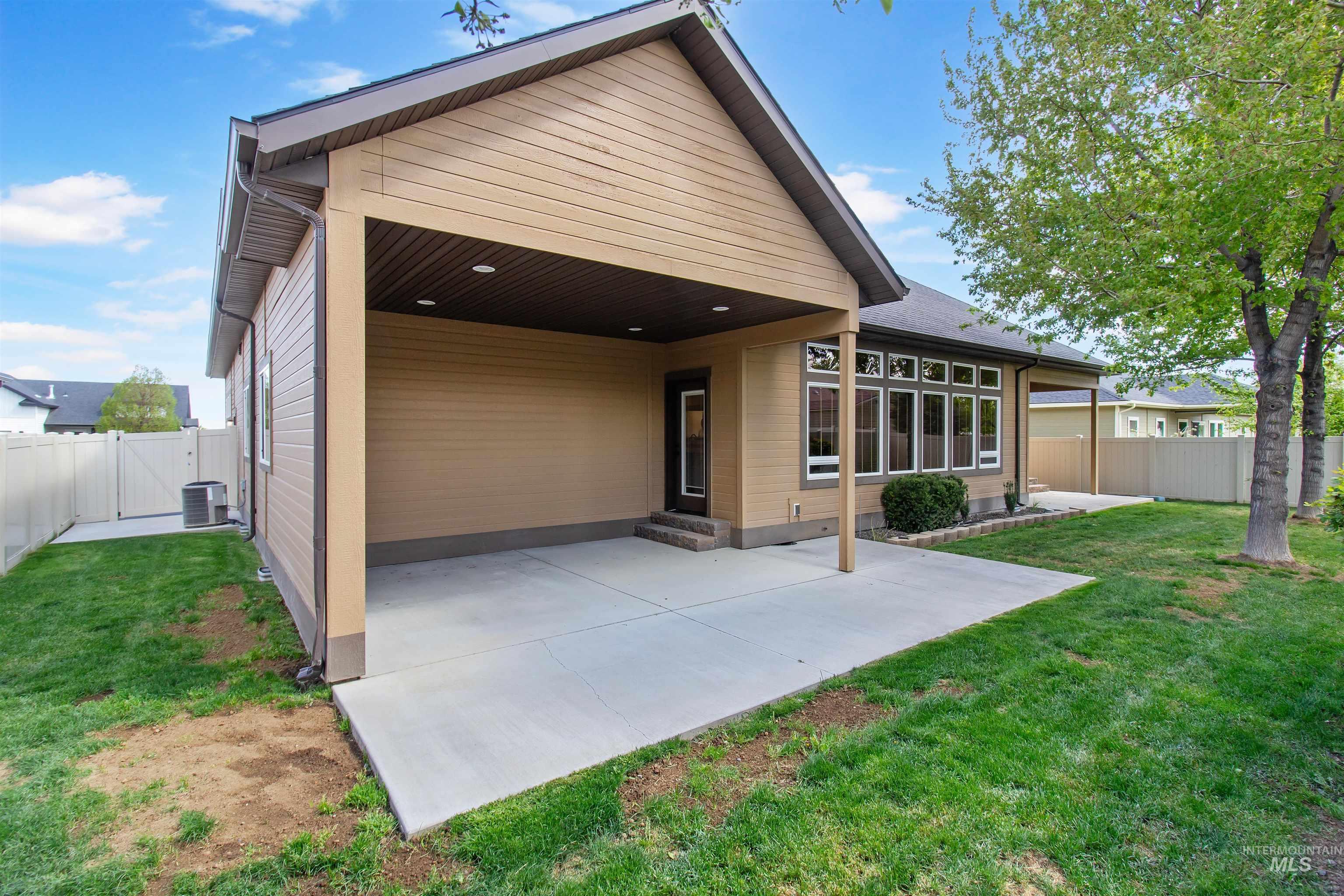 525 Shadetree Trail, Twin Falls, Idaho 83301, 3 Bedrooms, 2.5 Bathrooms, Residential For Sale, Price $555,000, 98982992