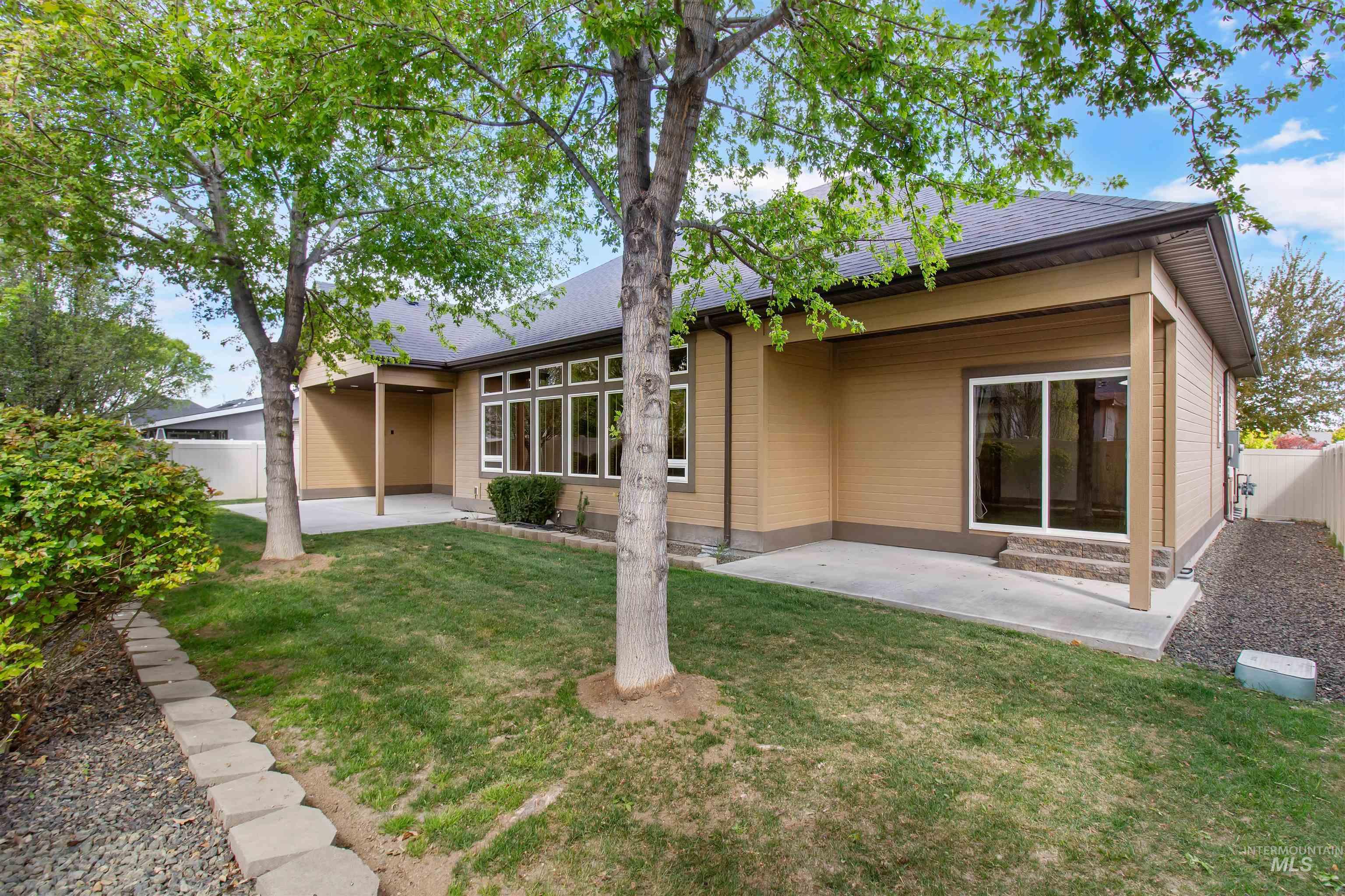 525 Shadetree Trail, Twin Falls, Idaho 83301, 3 Bedrooms, 2.5 Bathrooms, Residential For Sale, Price $555,000, 98982992