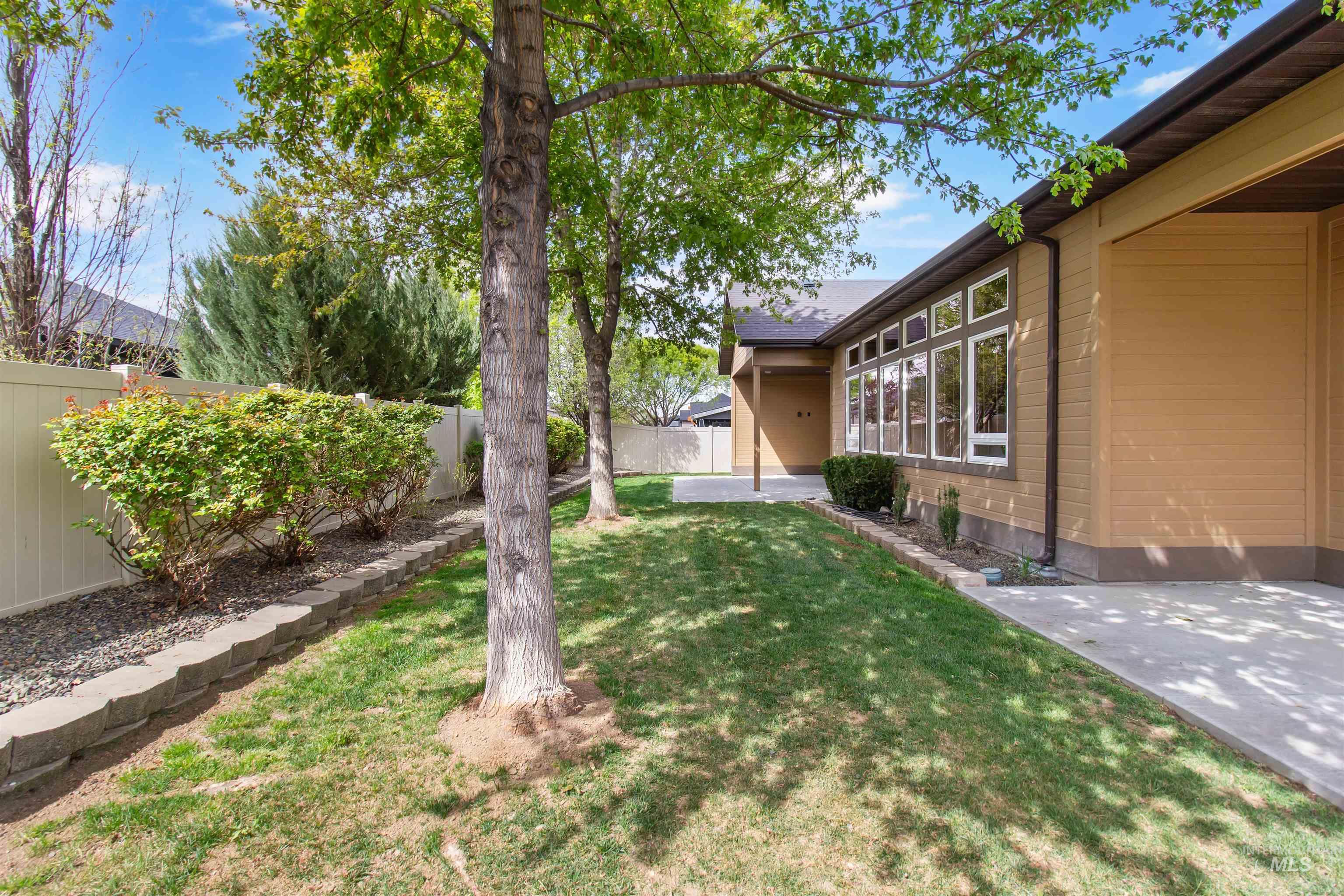 525 Shadetree Trail, Twin Falls, Idaho 83301, 3 Bedrooms, 2.5 Bathrooms, Residential For Sale, Price $555,000, 98982992