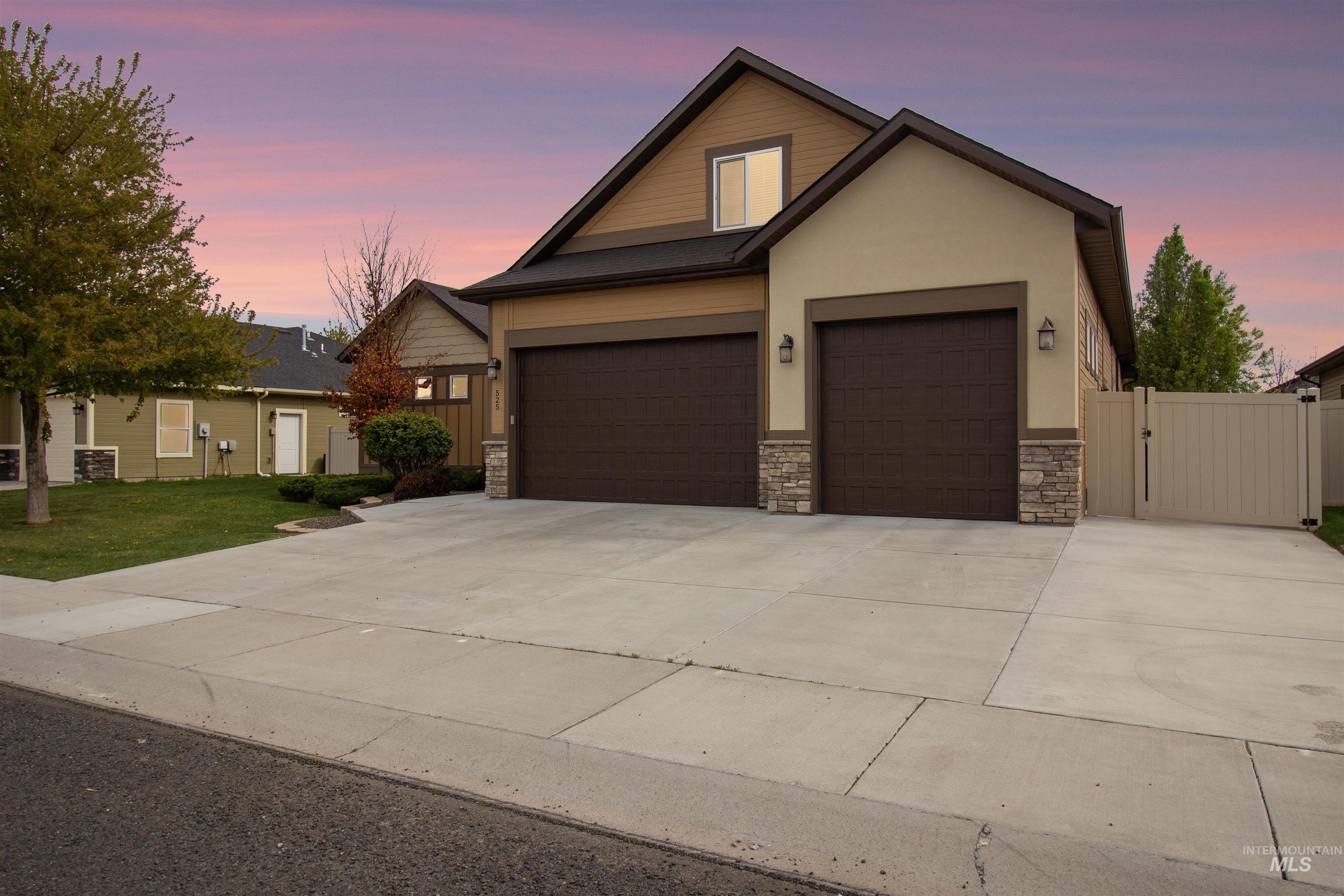 525 Shadetree Trail, Twin Falls, Idaho 83301, 3 Bedrooms, 2.5 Bathrooms, Residential For Sale, Price $555,000, 98982992