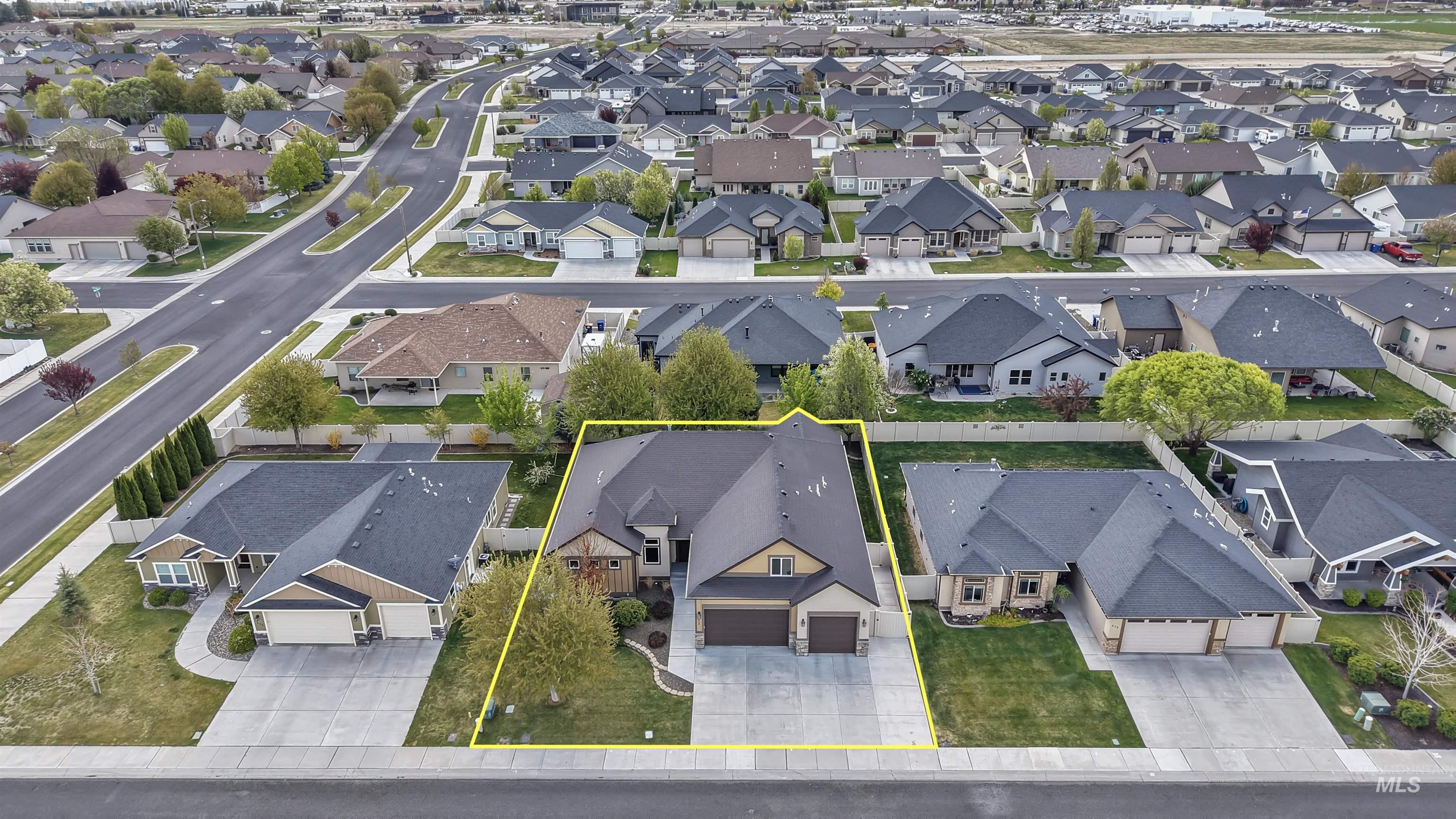 525 Shadetree Trail, Twin Falls, Idaho 83301, 3 Bedrooms, 2.5 Bathrooms, Residential For Sale, Price $555,000, 98982992