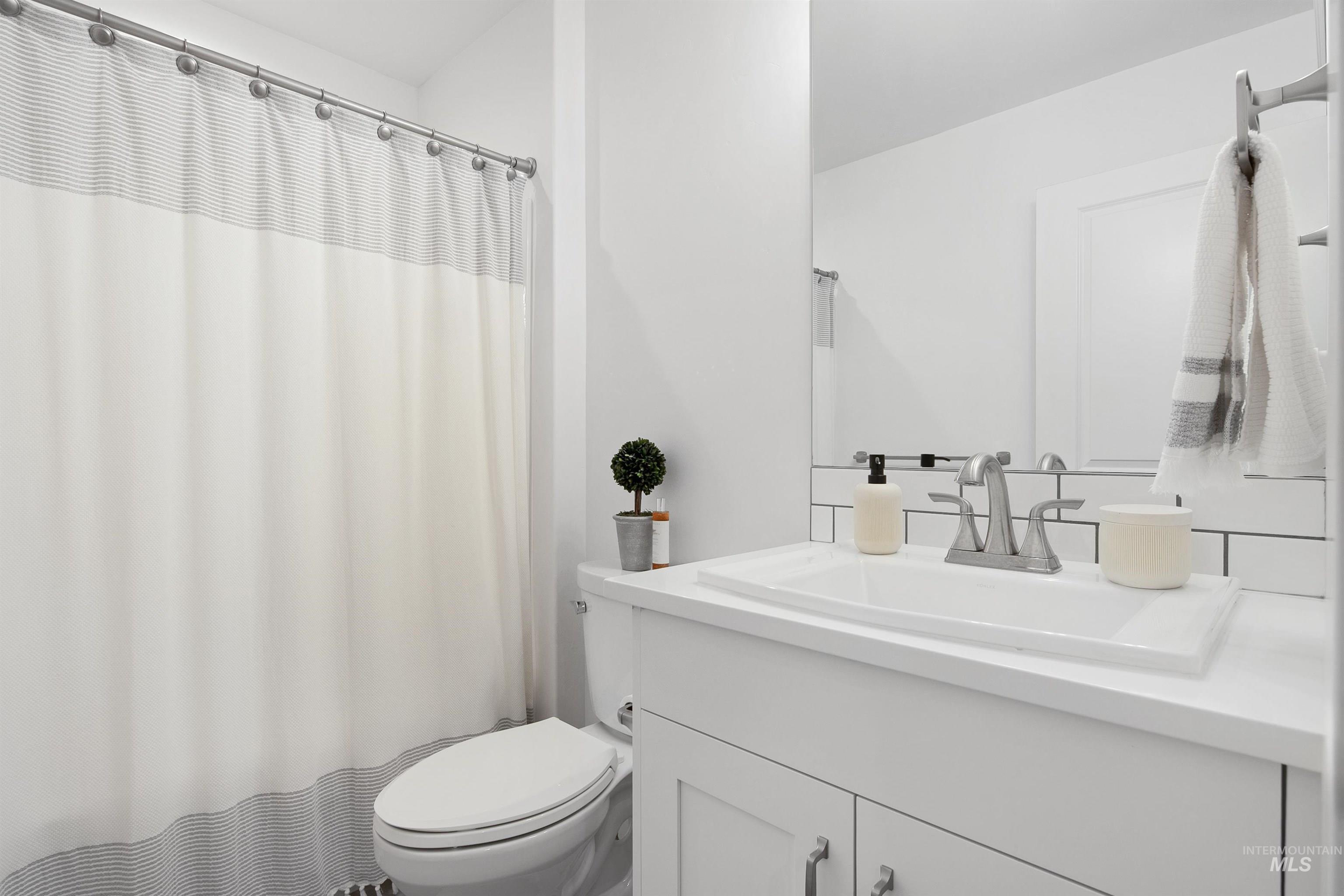 2260 E Timber Trail St, Kuna, Idaho 83634, 3 Bedrooms, 3.5 Bathrooms, Residential For Sale, Price $899,999,MLS 98983000