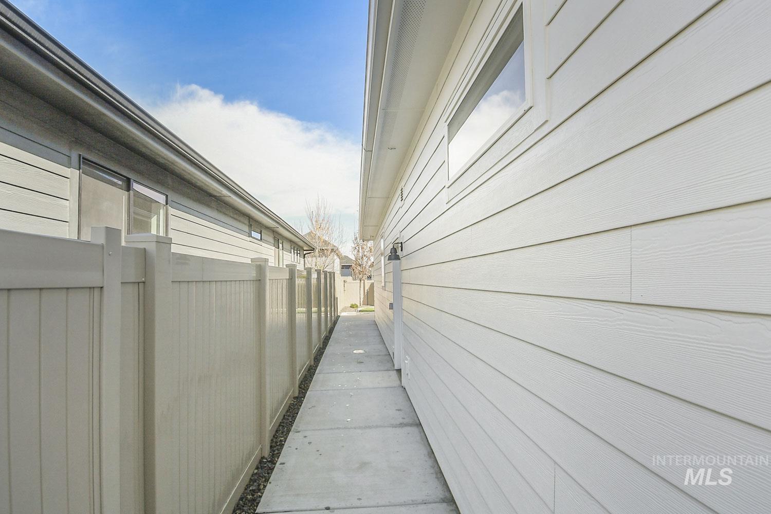 2260 E Timber Trail St, Kuna, Idaho 83634, 3 Bedrooms, 3.5 Bathrooms, Residential For Sale, Price $899,999,MLS 98983000