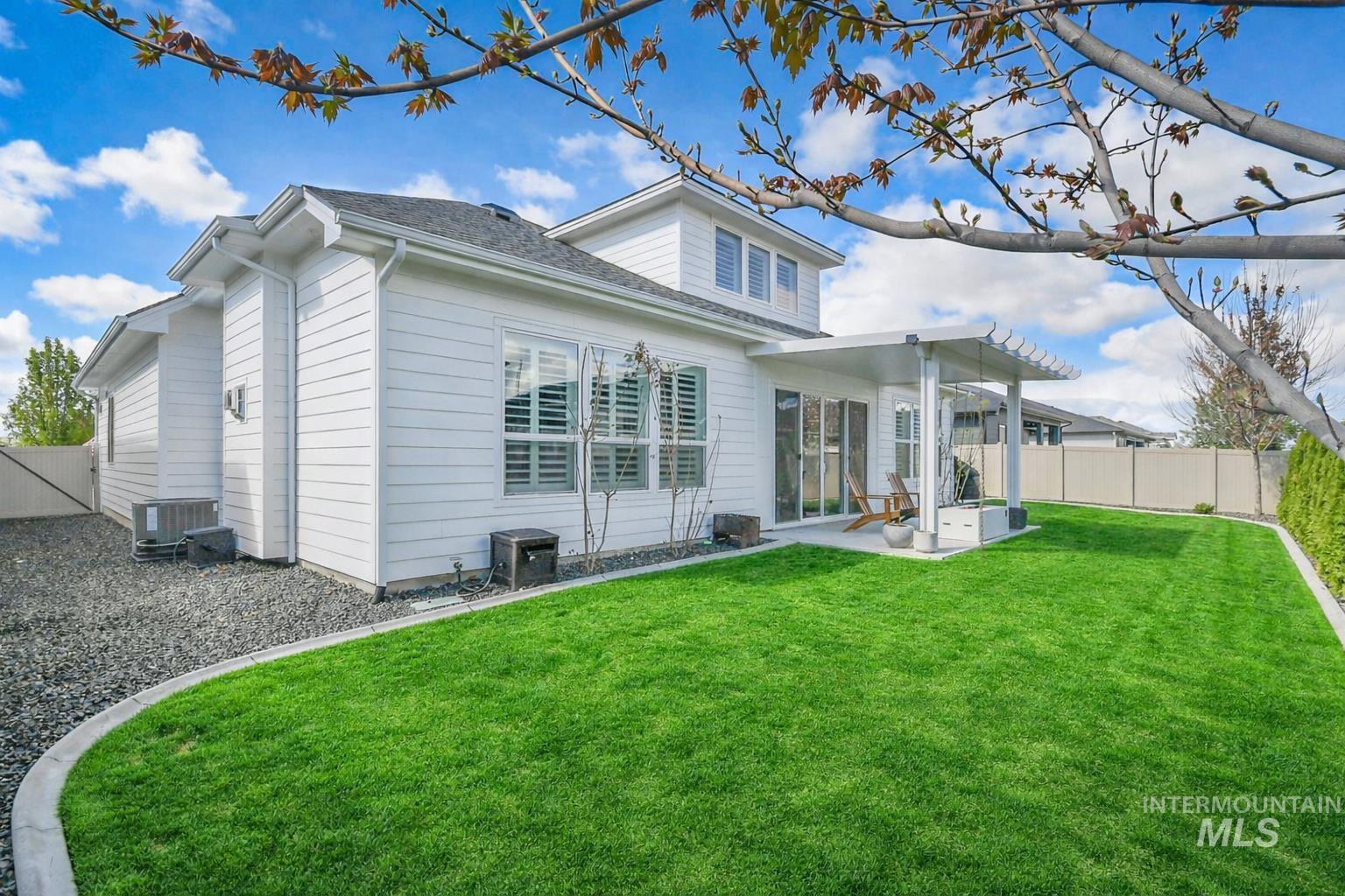 2260 E Timber Trail St, Kuna, Idaho 83634, 3 Bedrooms, 3.5 Bathrooms, Residential For Sale, Price $899,999,MLS 98983000