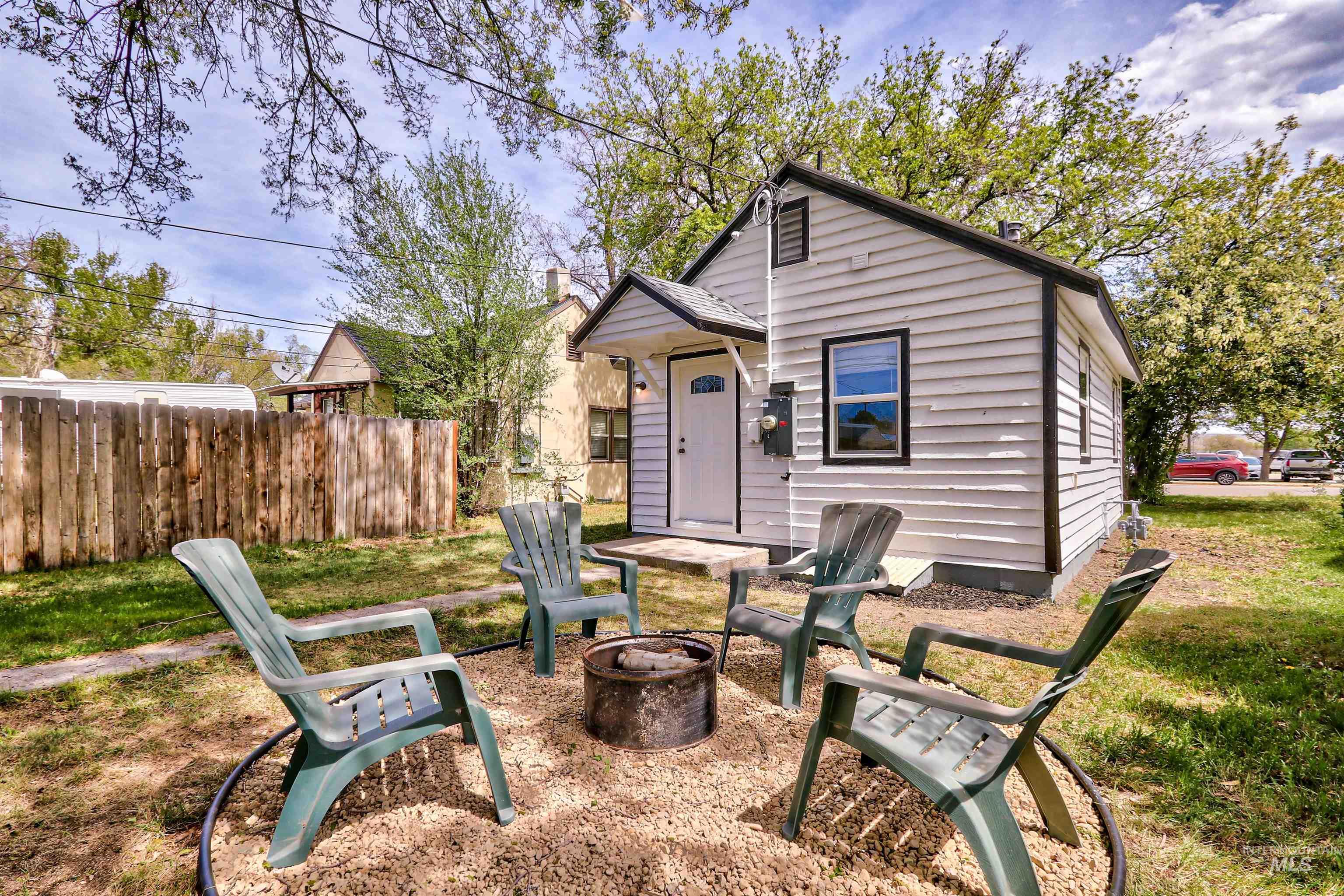 215 S 11th, Mountain Home, Idaho 83647, 1 Bedroom, 1 Bathroom, Residential For Sale, Price $170,000,MLS 98983002