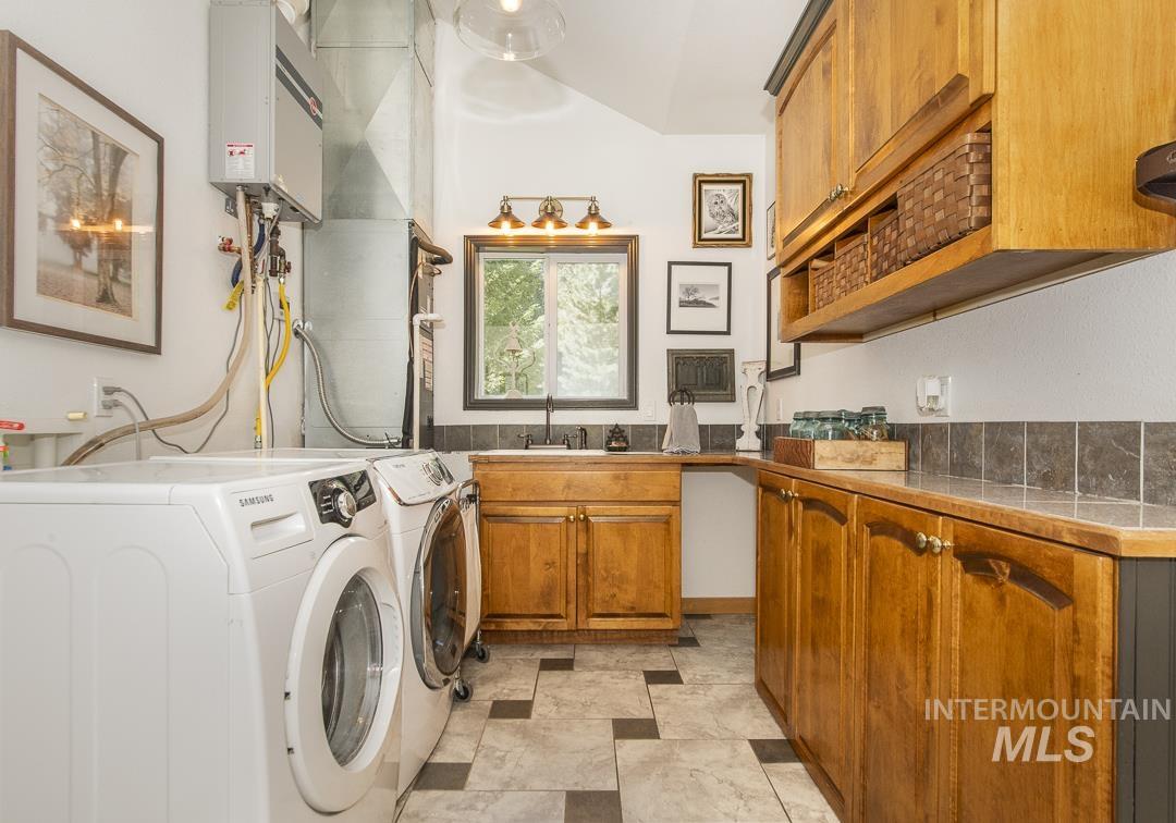 4022 Granite View Rd, New Meadows, Idaho 83654, 2 Bedrooms, 1 Bathroom, Residential For Sale, Price $634,000,MLS 98983004