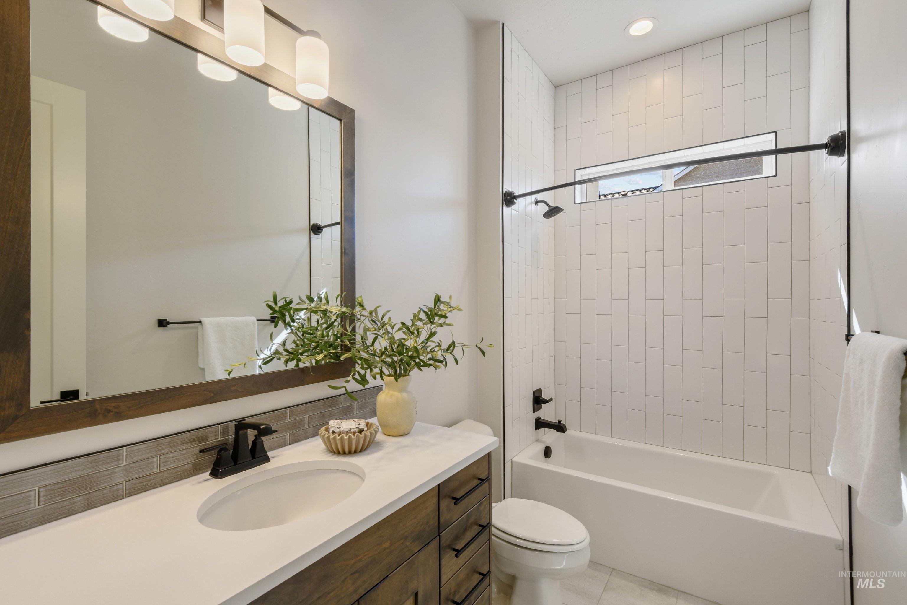 5766 W. Trigo Dr., Eagle, Idaho 83616, 3 Bedrooms, 3.5 Bathrooms, Residential For Sale, Price $1,184,000,MLS 98983006