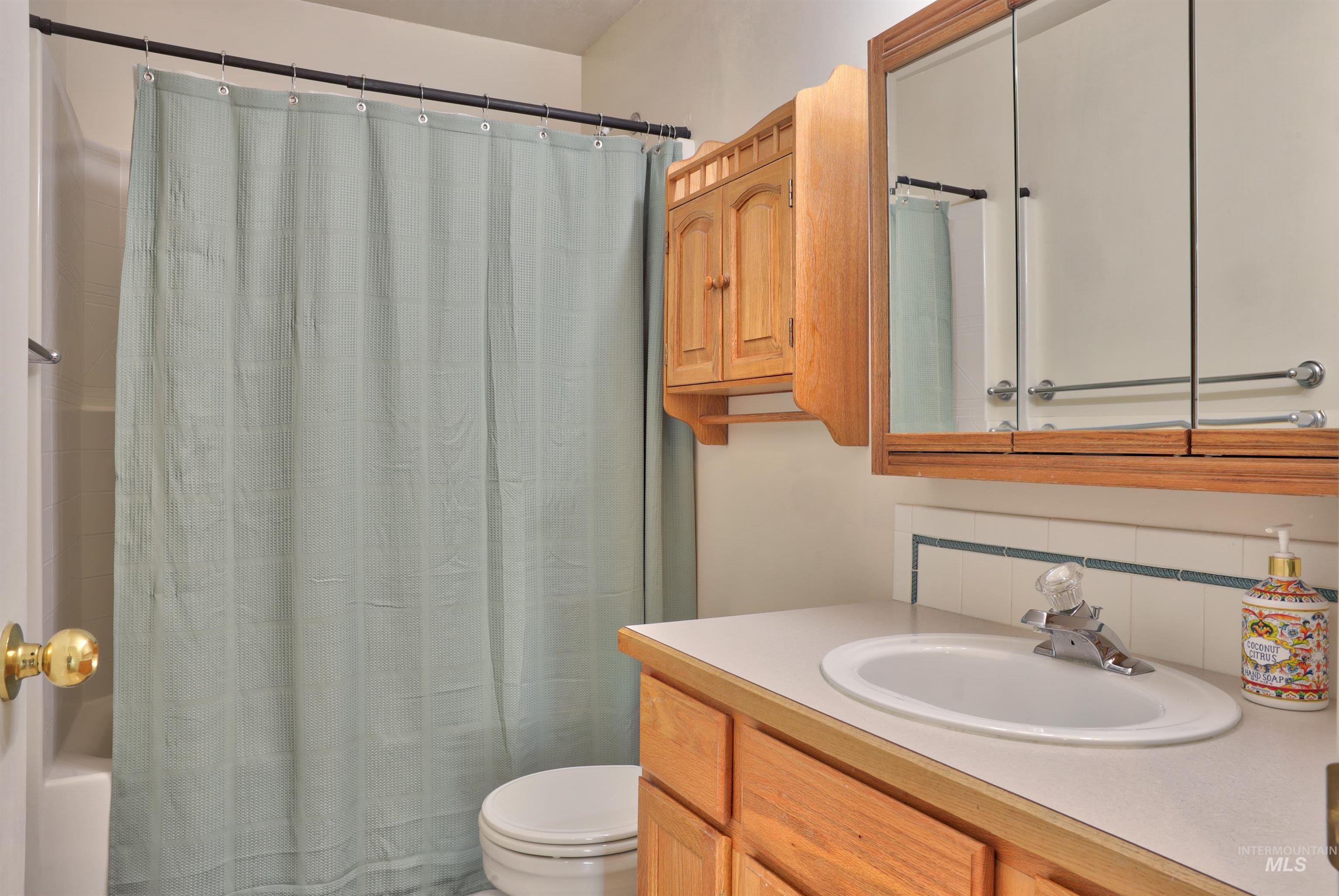 13926 W Bunkerhill Ct, Boise, Idaho 83713, 4 Bedrooms, 2.5 Bathrooms, Residential For Sale, Price $519,000,MLS 98983007