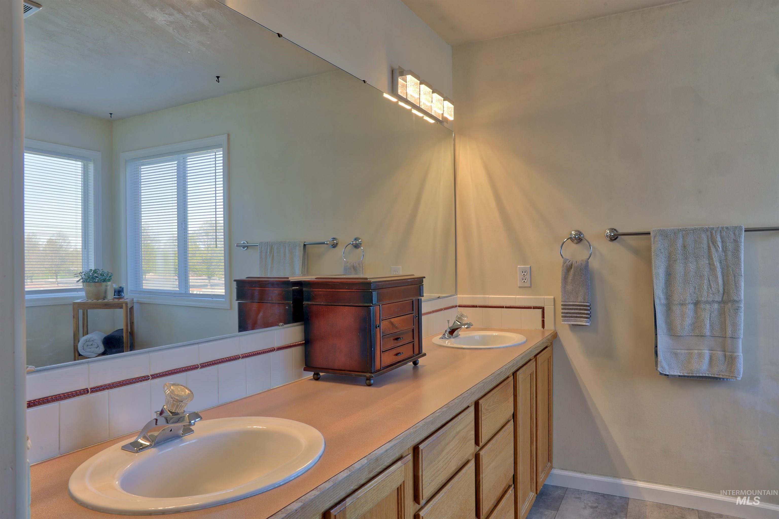 13926 W Bunkerhill Ct, Boise, Idaho 83713, 4 Bedrooms, 2.5 Bathrooms, Residential For Sale, Price $519,000,MLS 98983007