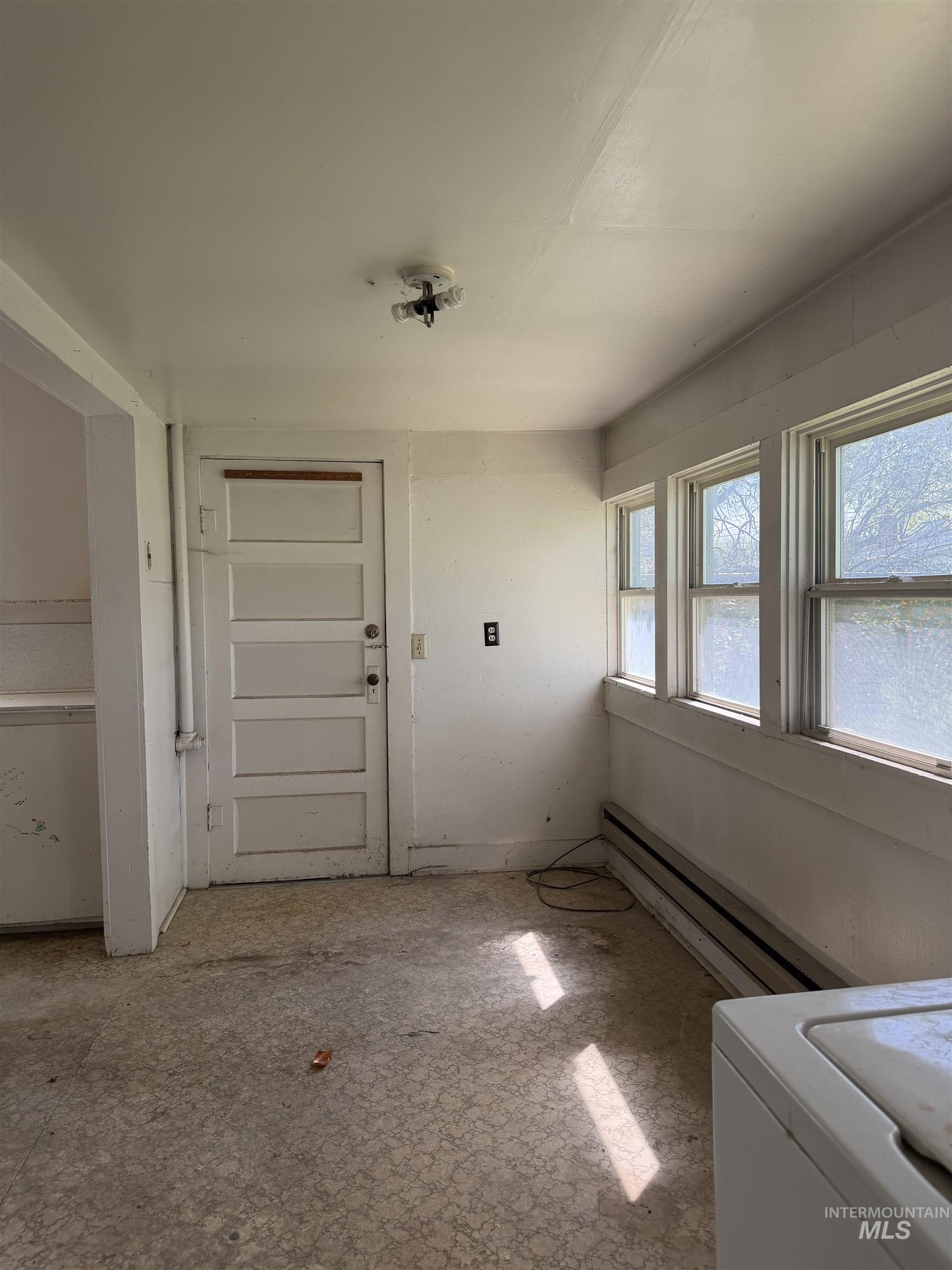 633 E 2nd St, Emmett, Idaho 83617, 2 Bedrooms, 1 Bathroom, Residential For Sale, Price $199,900,MLS 98983008