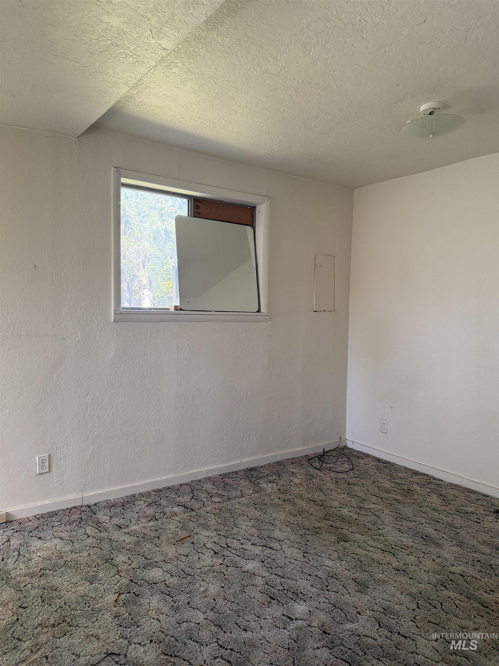 633 E 2nd St, Emmett, Idaho 83617, 2 Bedrooms, 1 Bathroom, Residential For Sale, Price $199,900,MLS 98983008